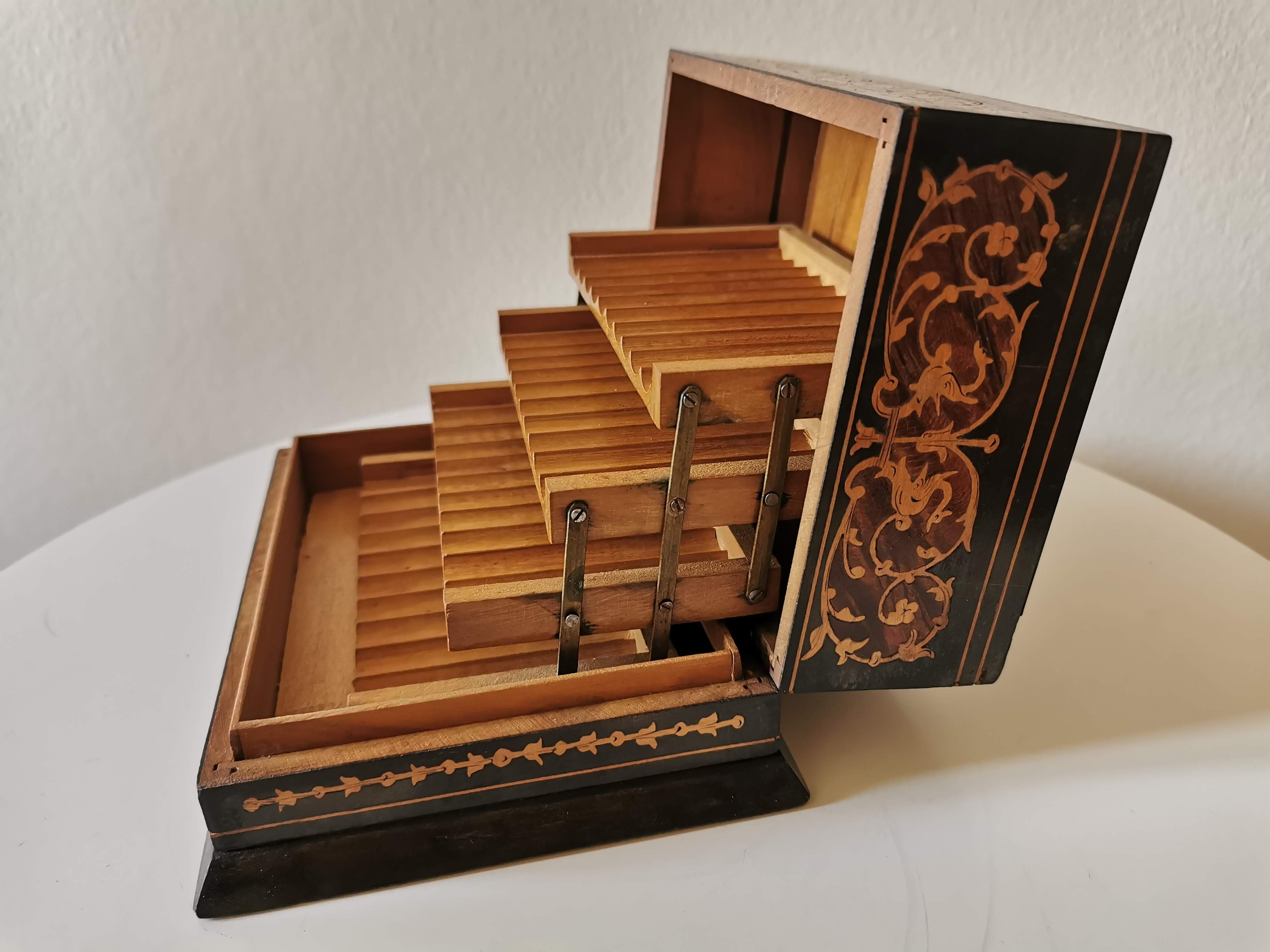 Inmemarked cigarette box