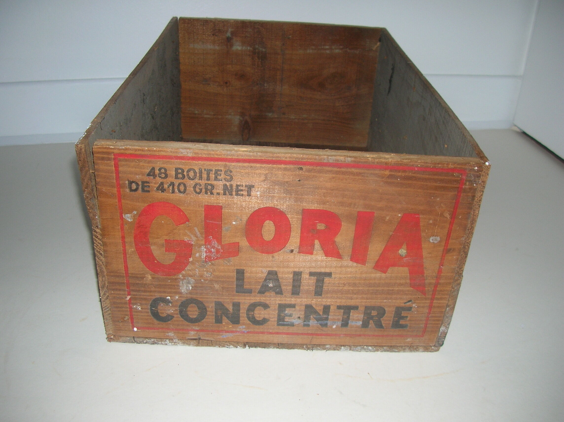 Gloria wooden crate