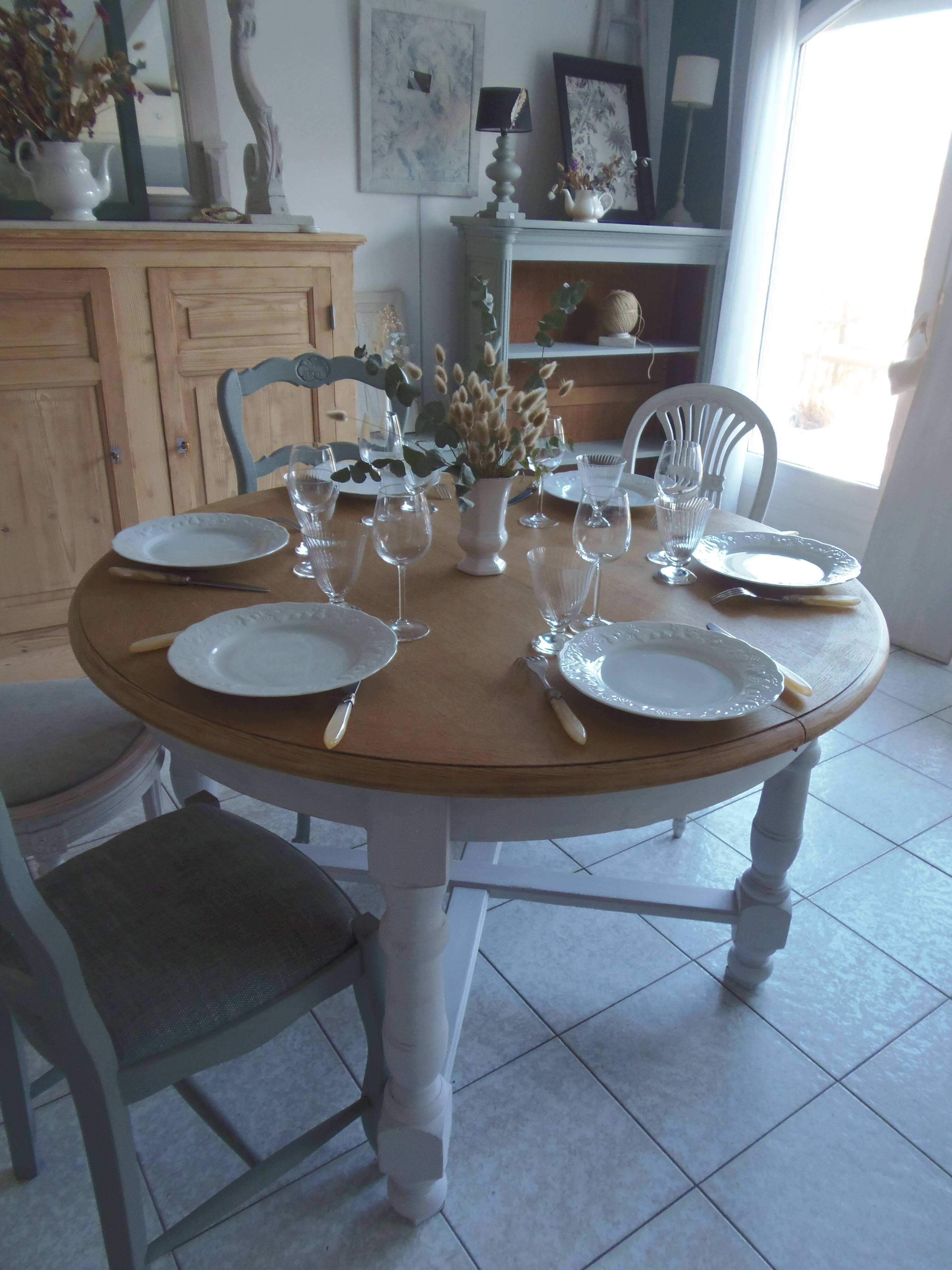 Round table with pearl gray patinated oak base, wooden top.