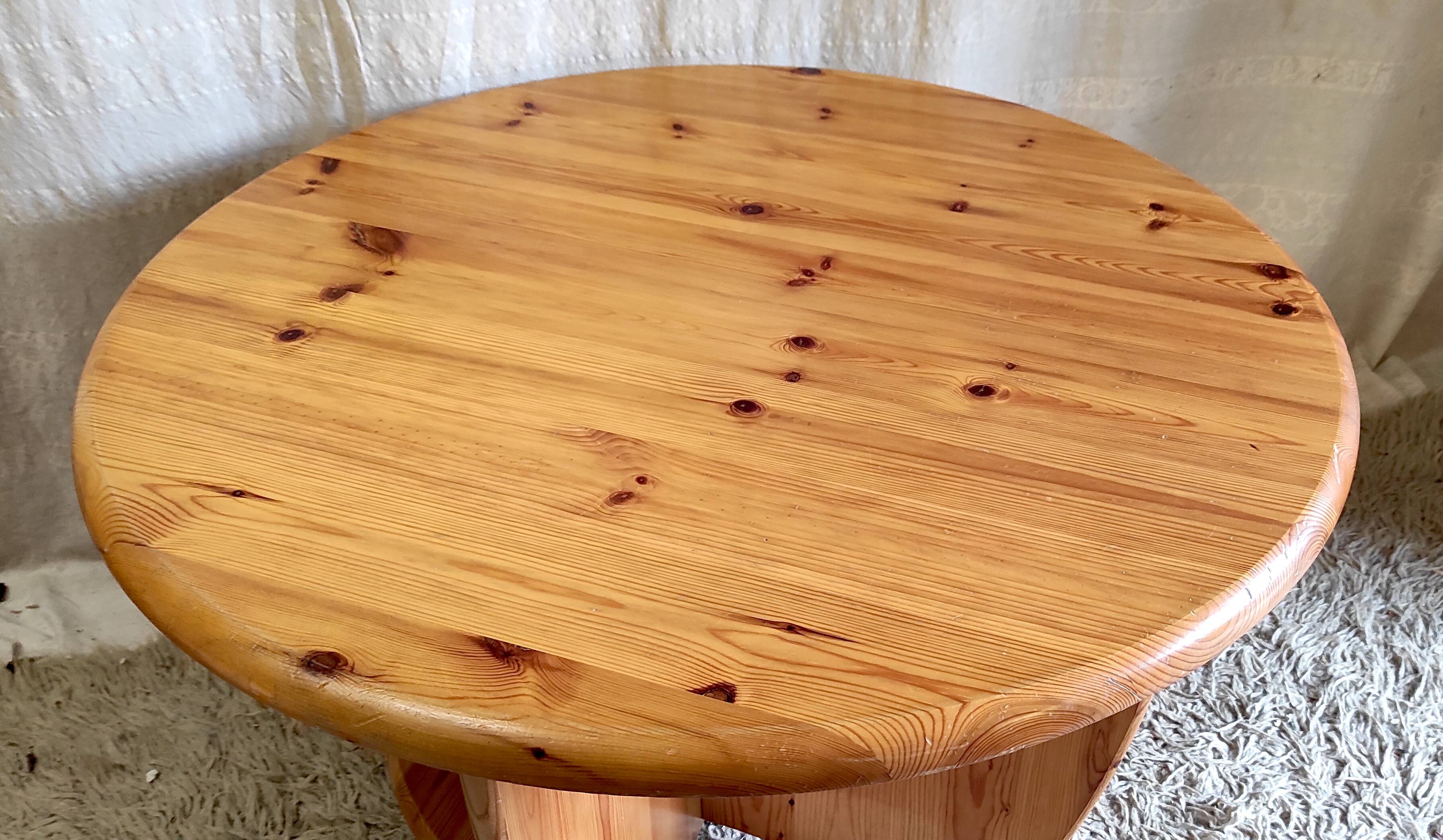 Round coffee table in solid pine - 1970s/80s