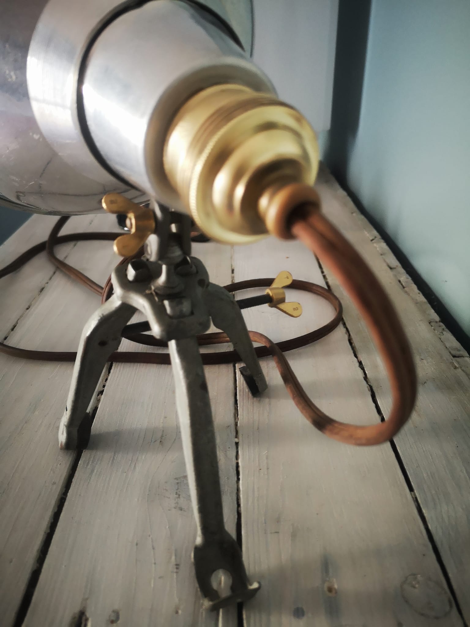 Industrial articulated work lamp