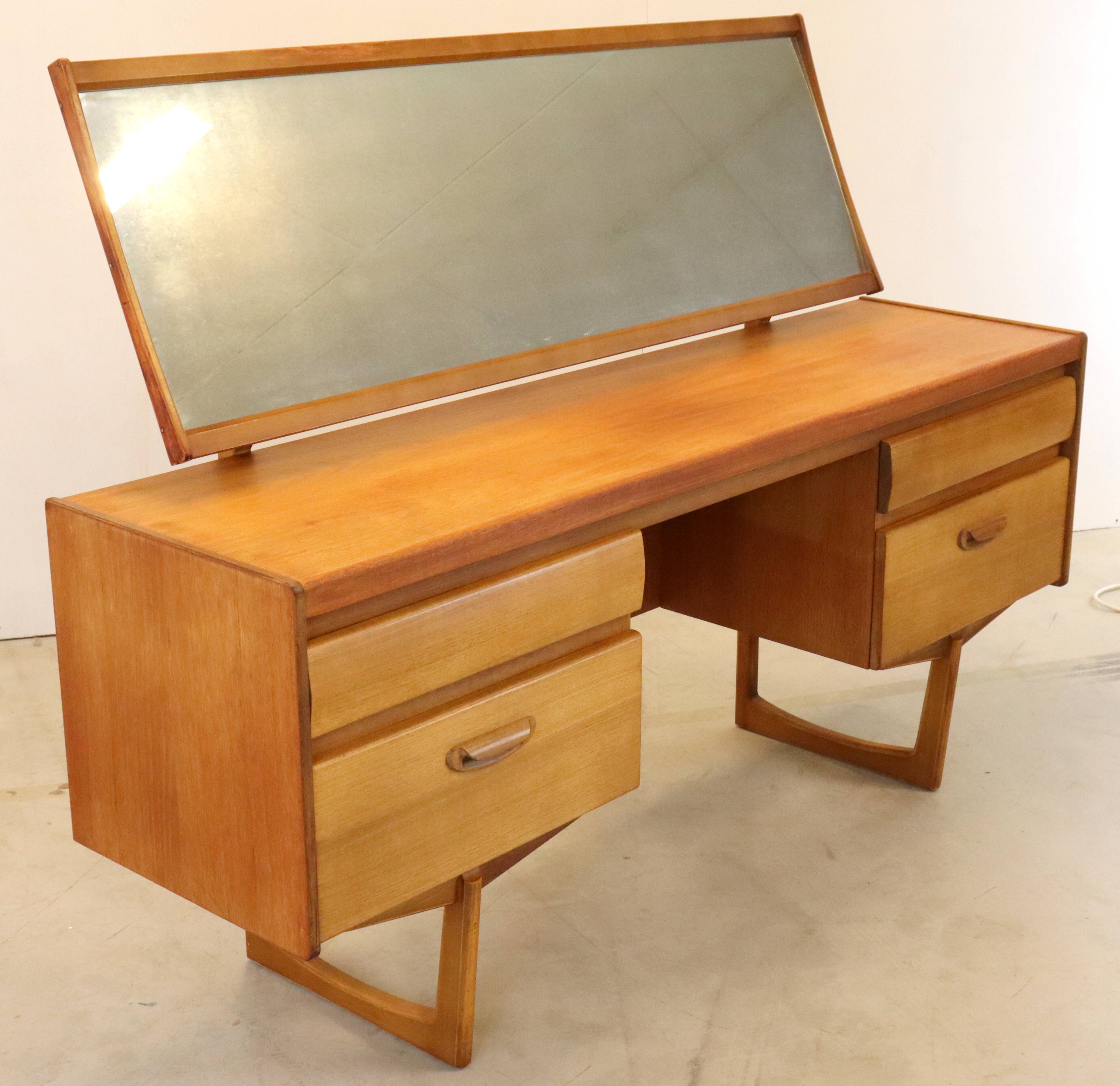 Dressing table William Lawrence of Nothingham 'London' vintage mid century