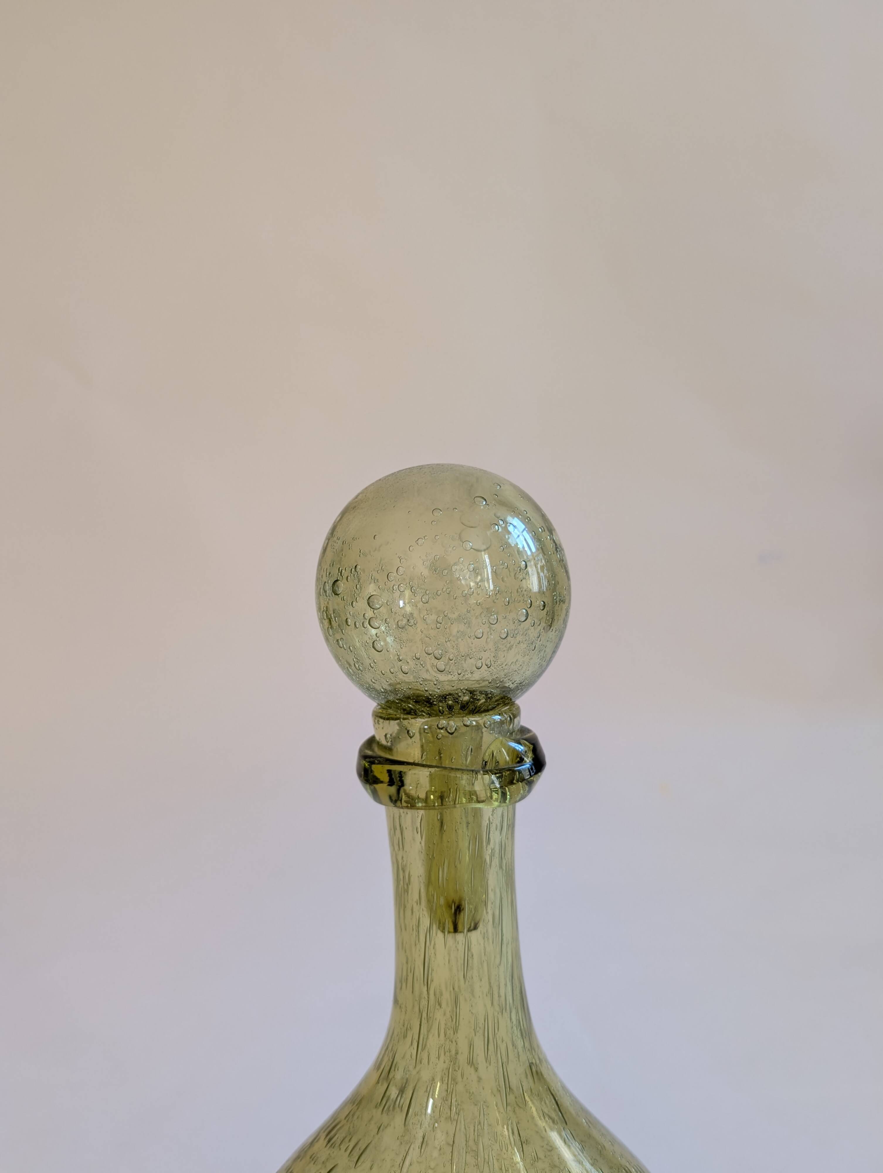 Bubble glass carafe