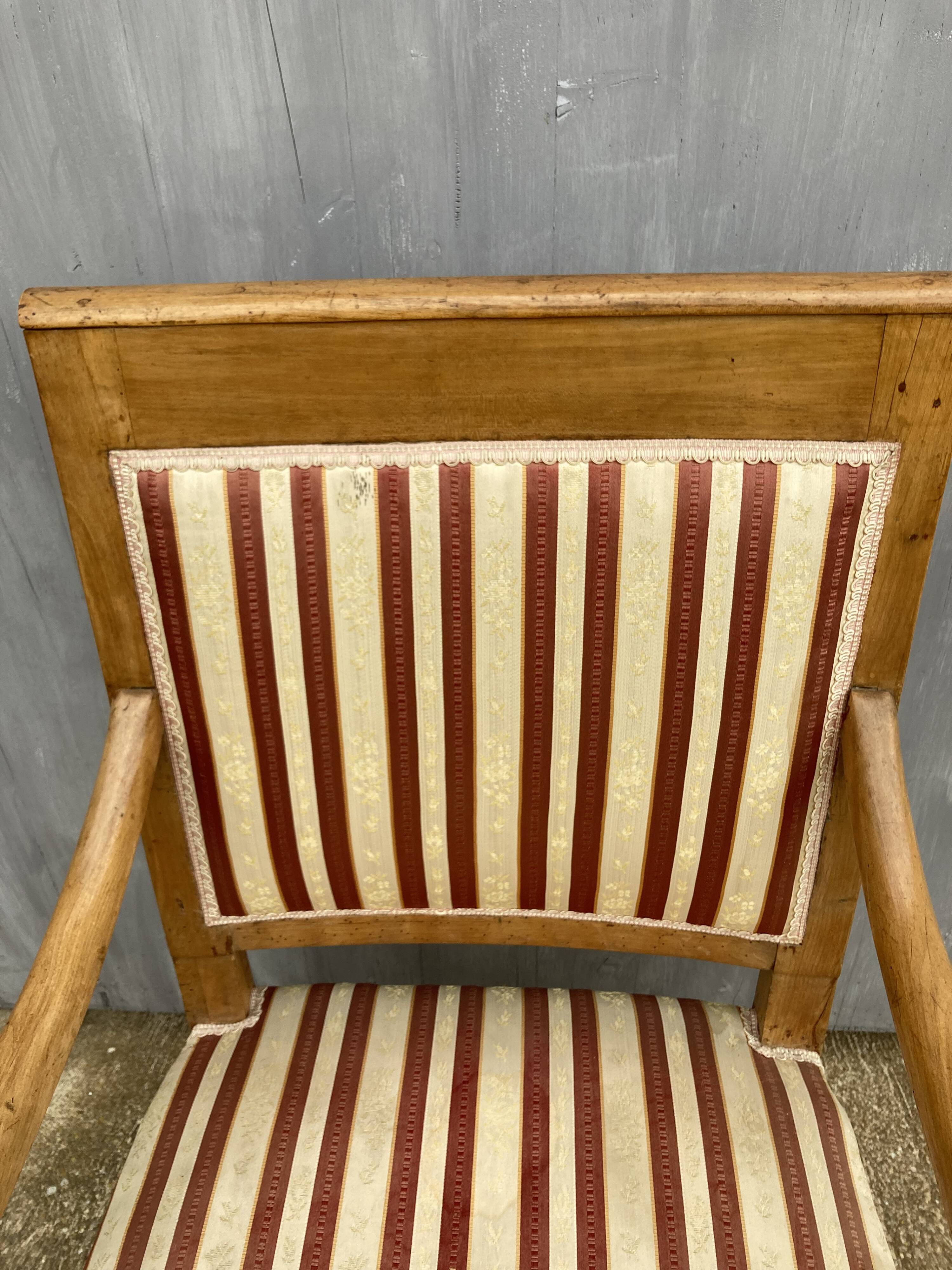 Fauteuil restauration en noyer