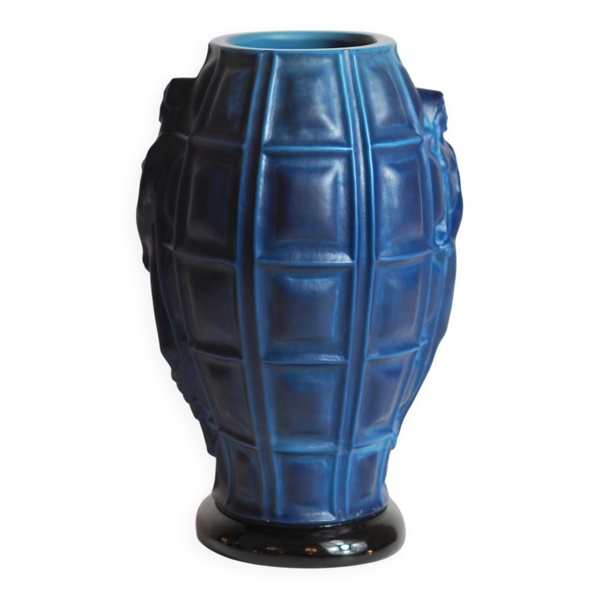 Vase Art Déco "Ingrid" en verre opaque bleu lapis par Henry Schlevogt