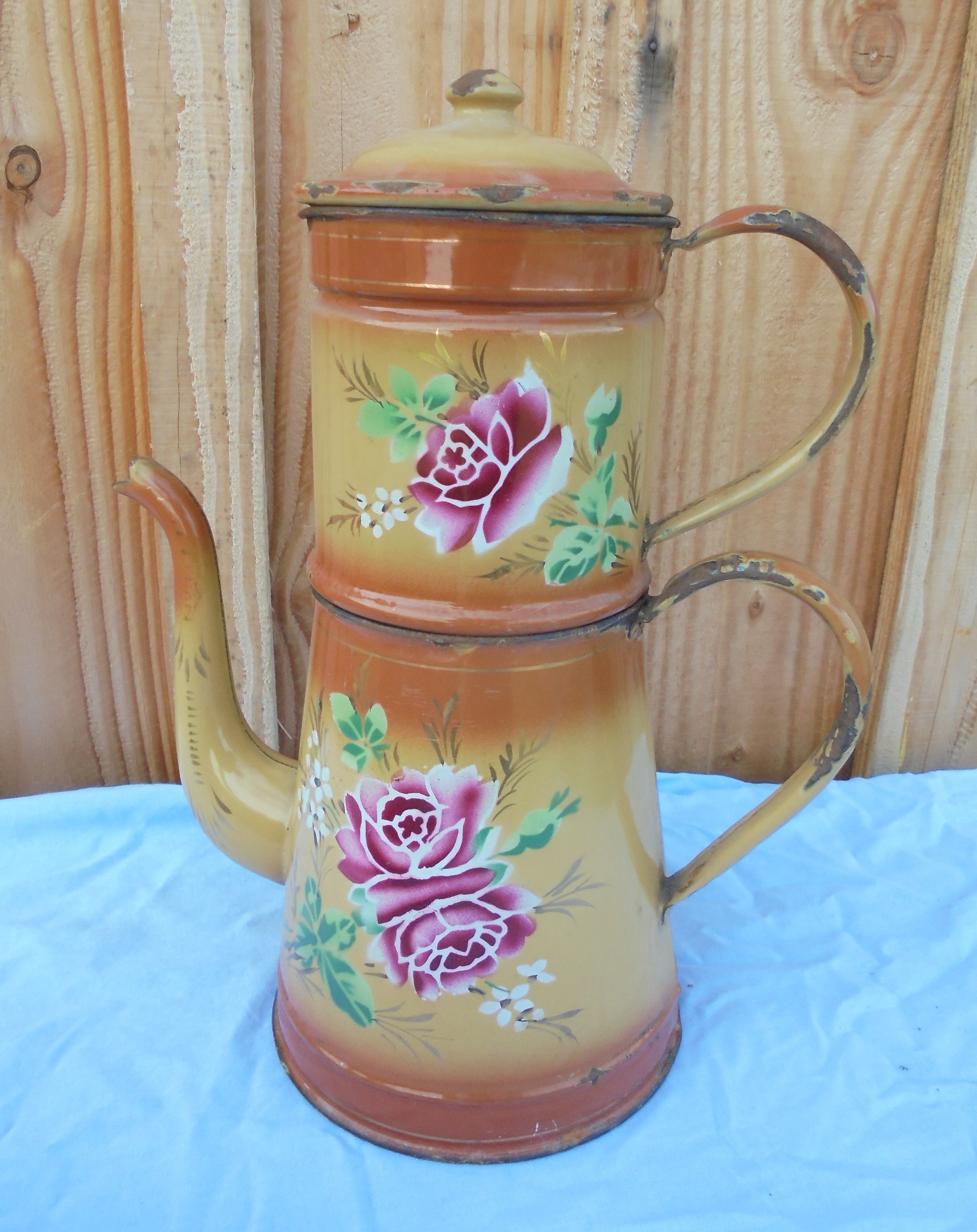 Enamelled cafeite floral decoration