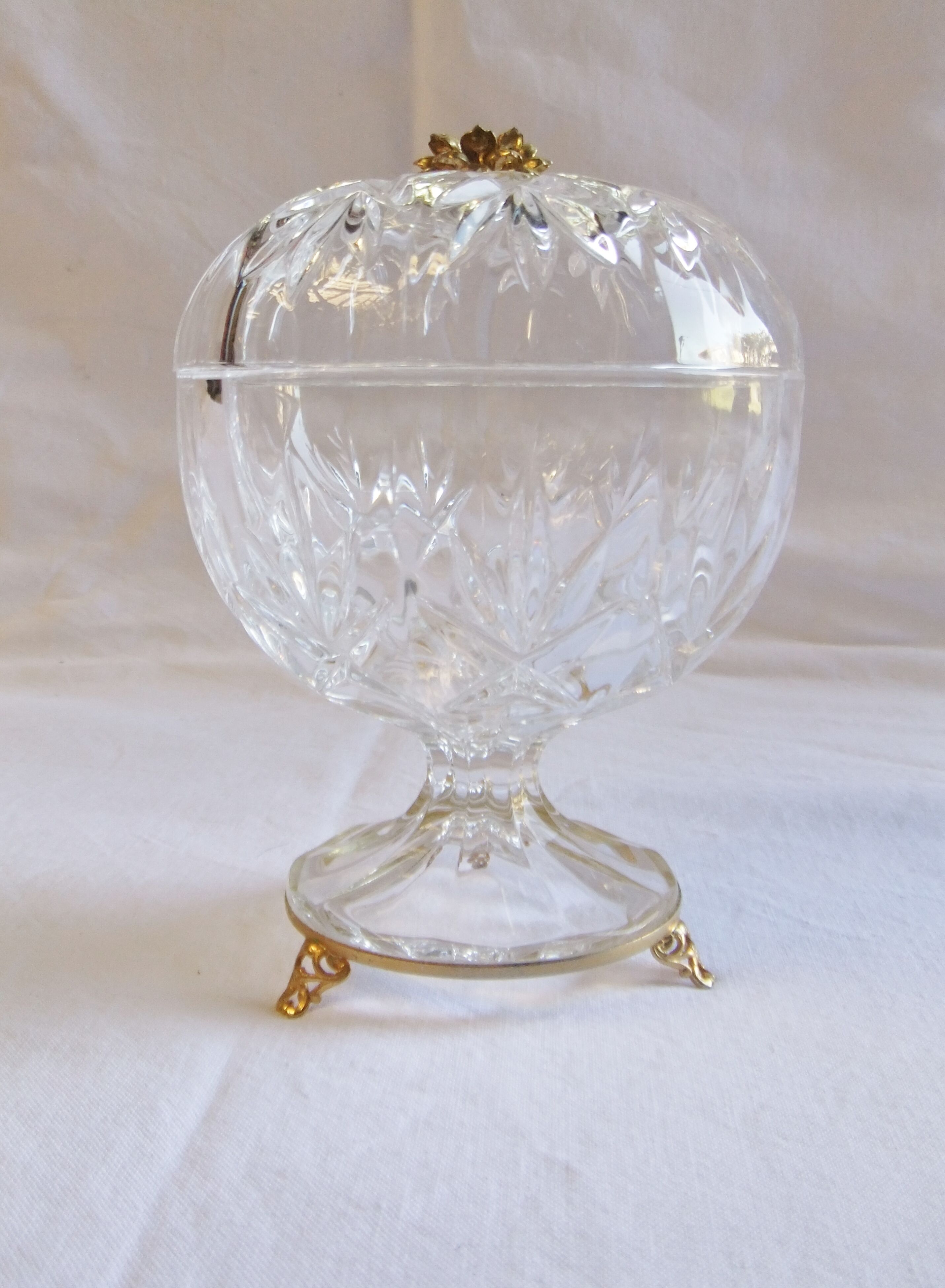 Bonbonnière in crystal cut