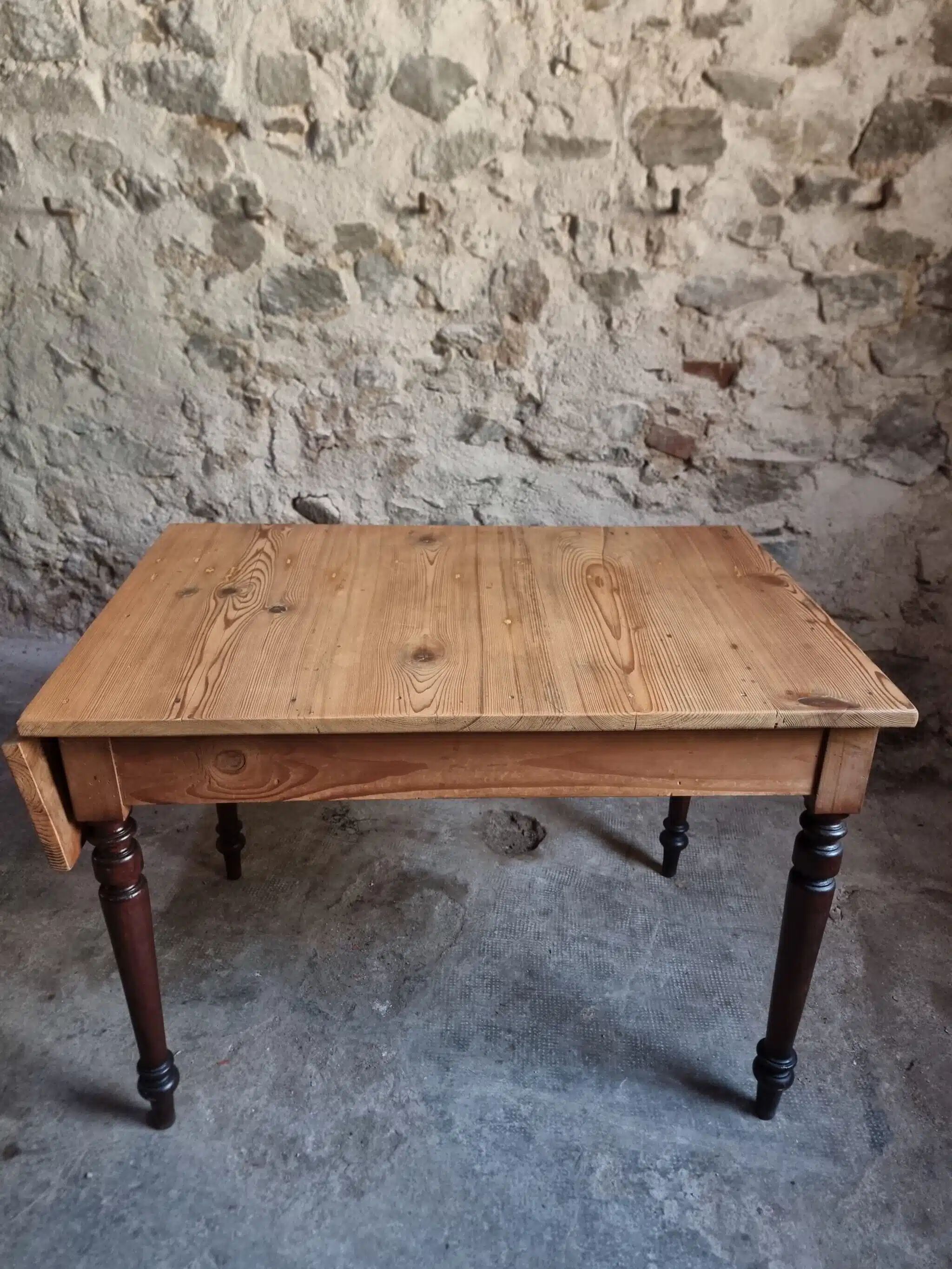 Table vintage française en pin avec rallonge latérale vers 1930, table de cuisine ou bureau