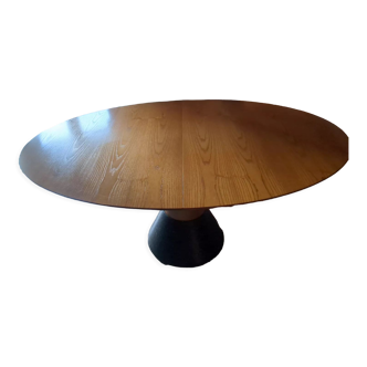 Extendable oval table by Arnold Merckx for Arco 90s