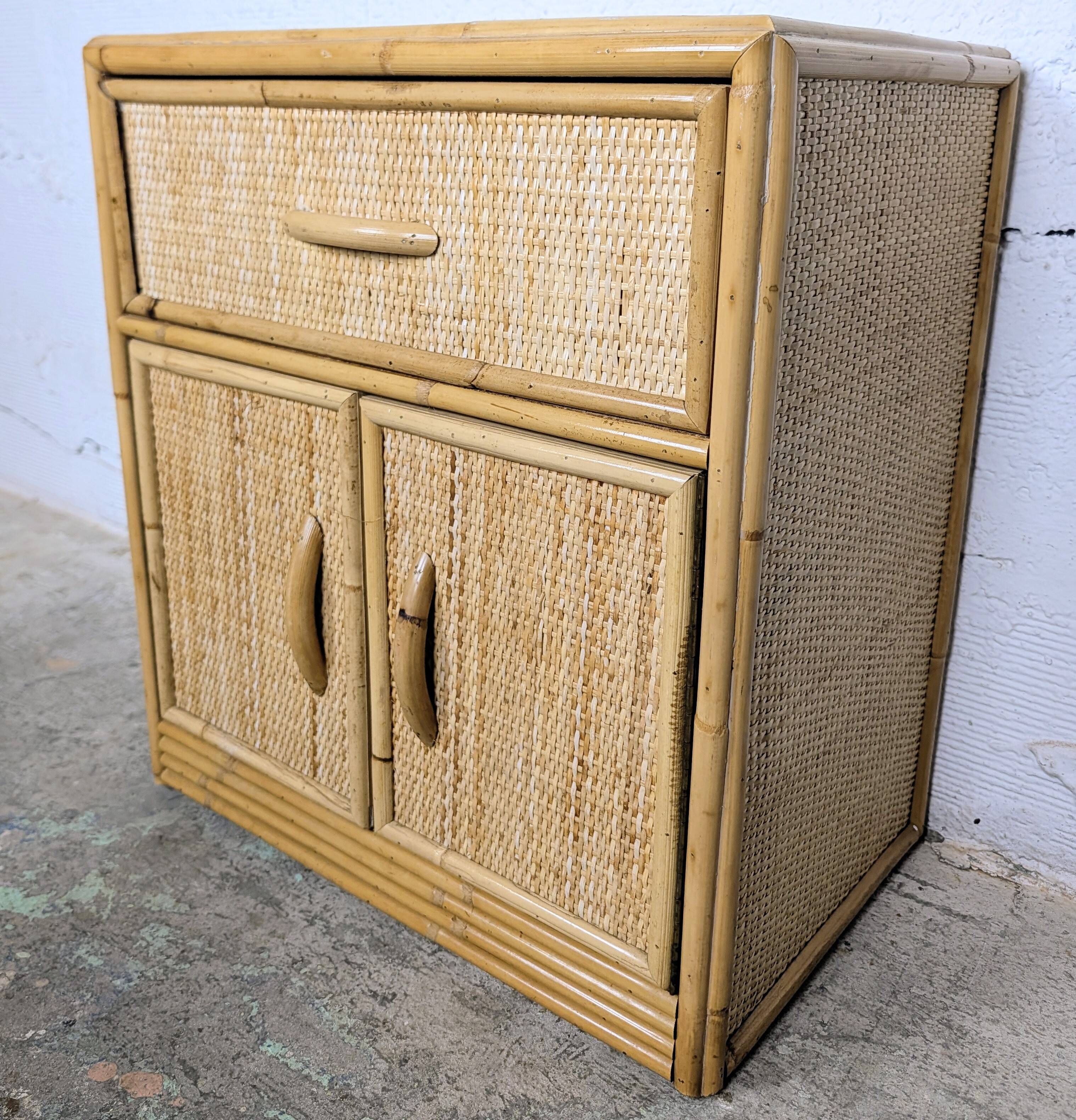 Petit Meuble en Bambou et Rotin Tressé