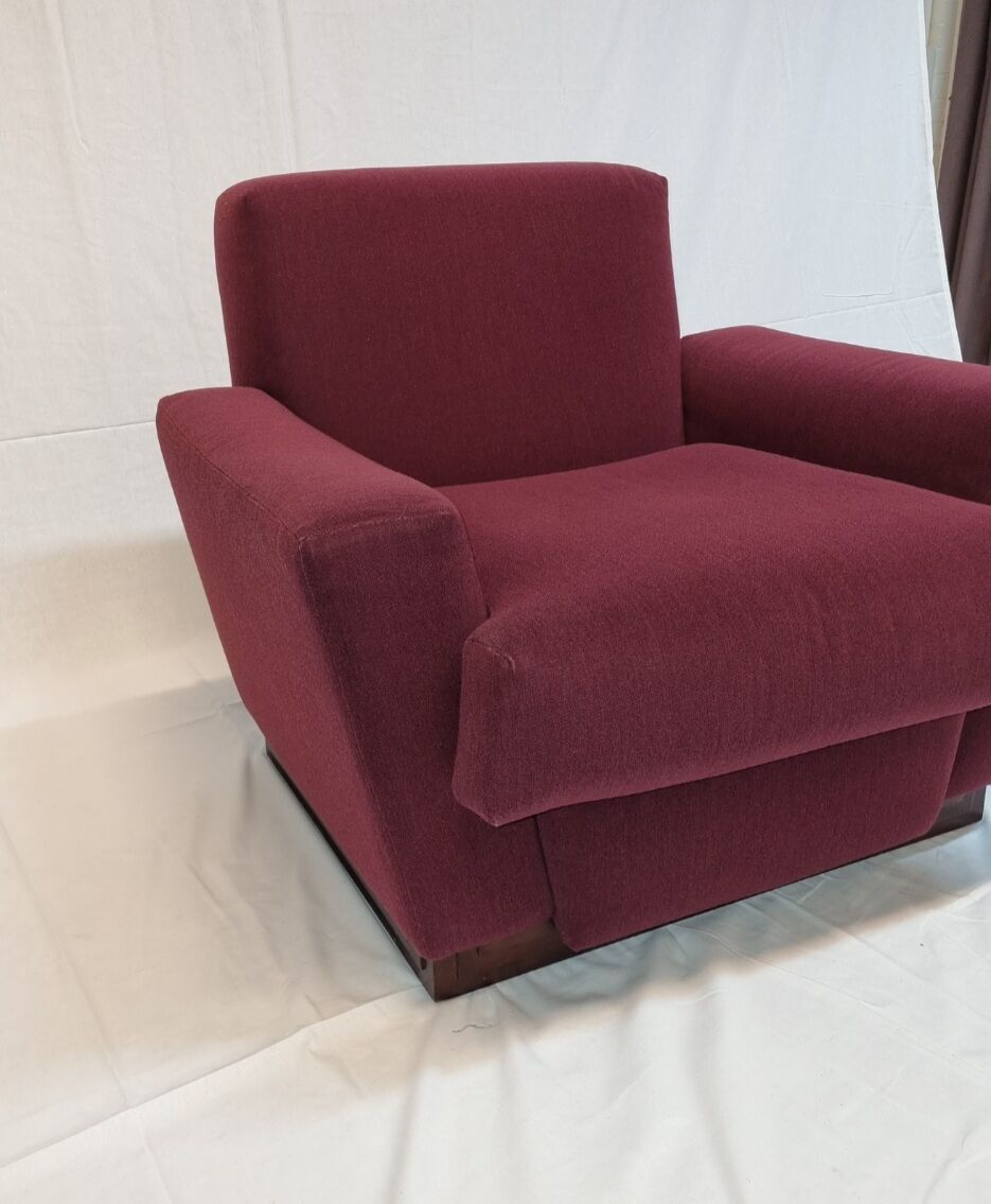 Frank loyed wright imperial hotel tokio seat