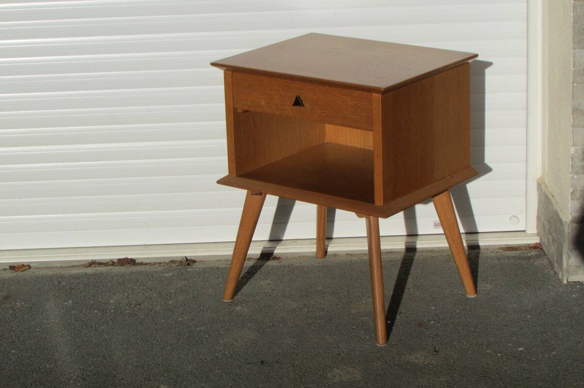Vintage Scandinavian bedside table from the 60s in oak