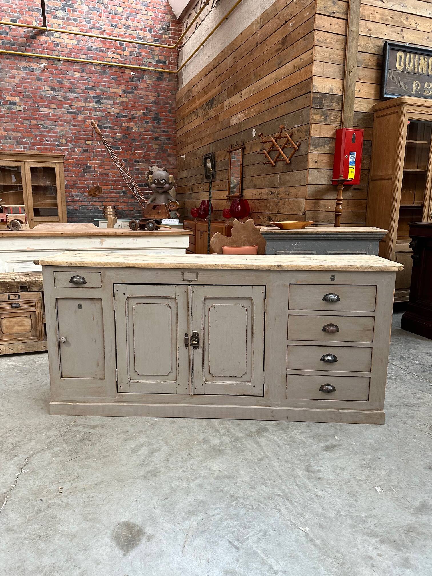 Meuble d’atelier de fabrication artisanale
