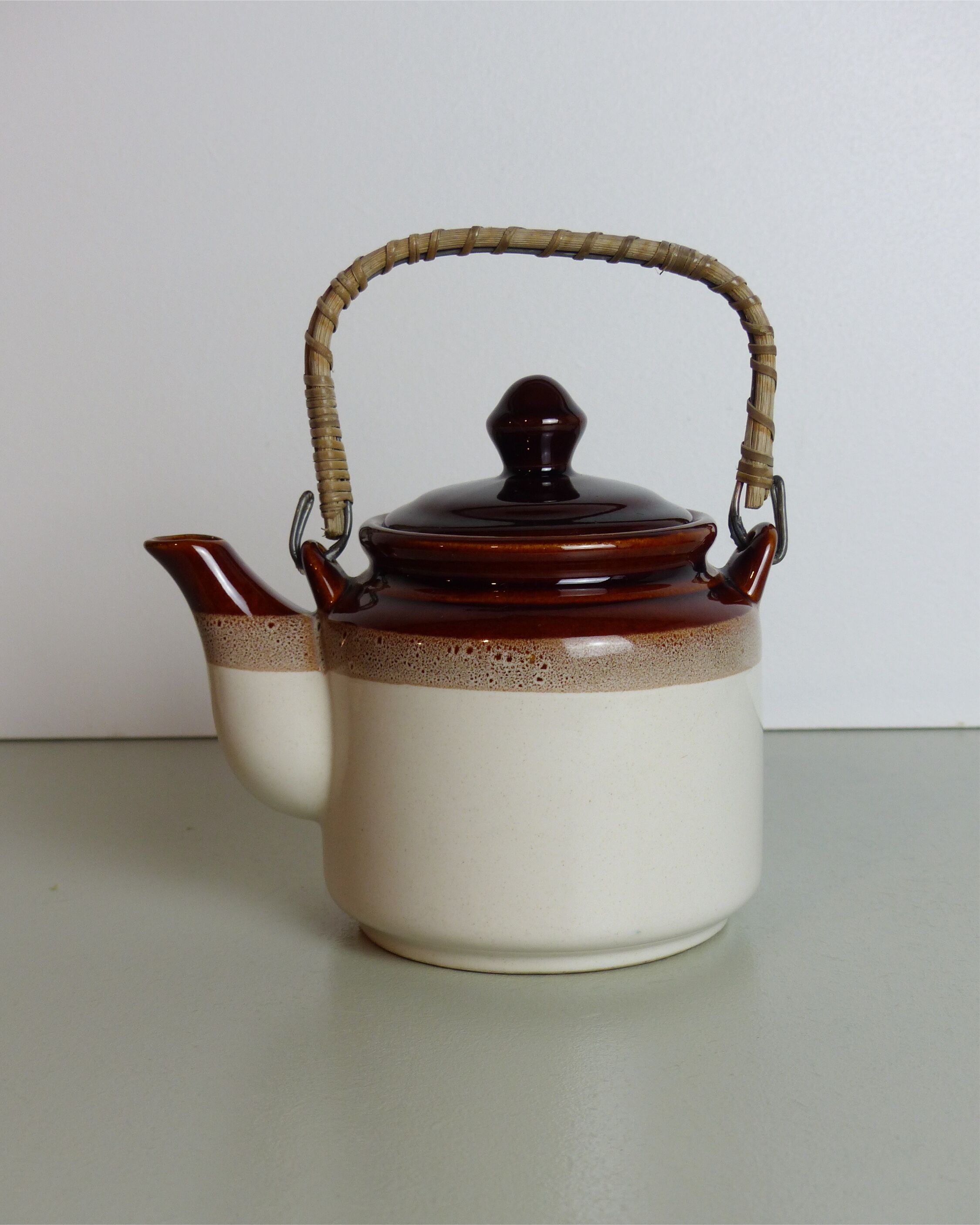 Teapot in beige and brown stoneware