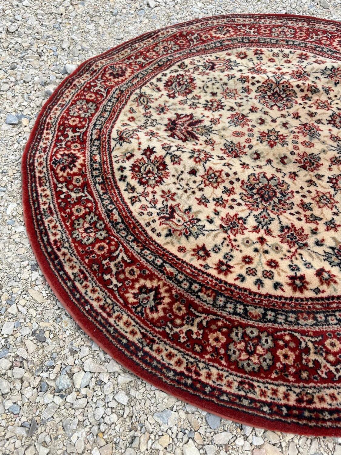 Round oriental rug