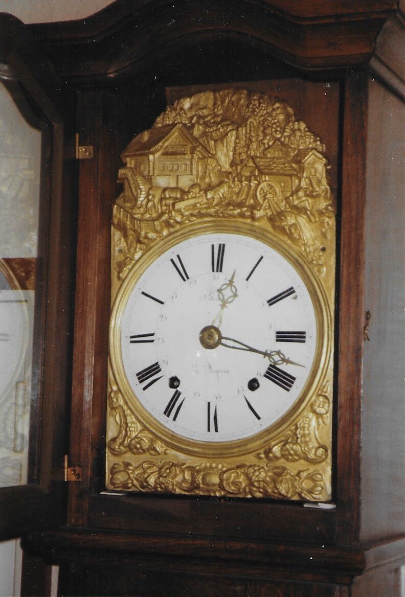 Oak violin shaped clock