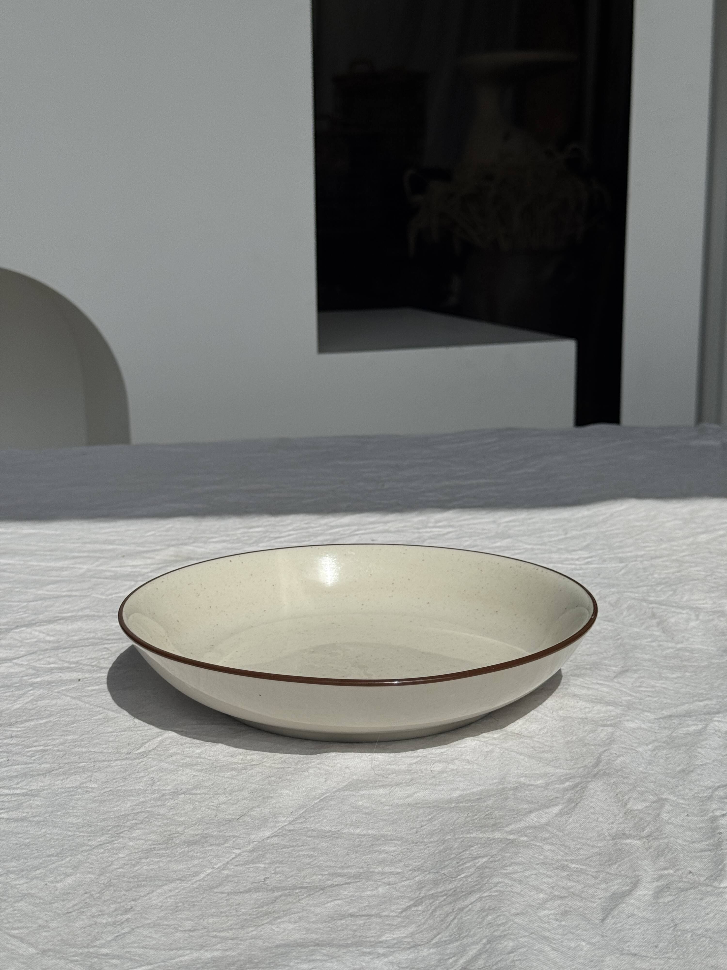 A genuine natural stoneware deep plate D20.5