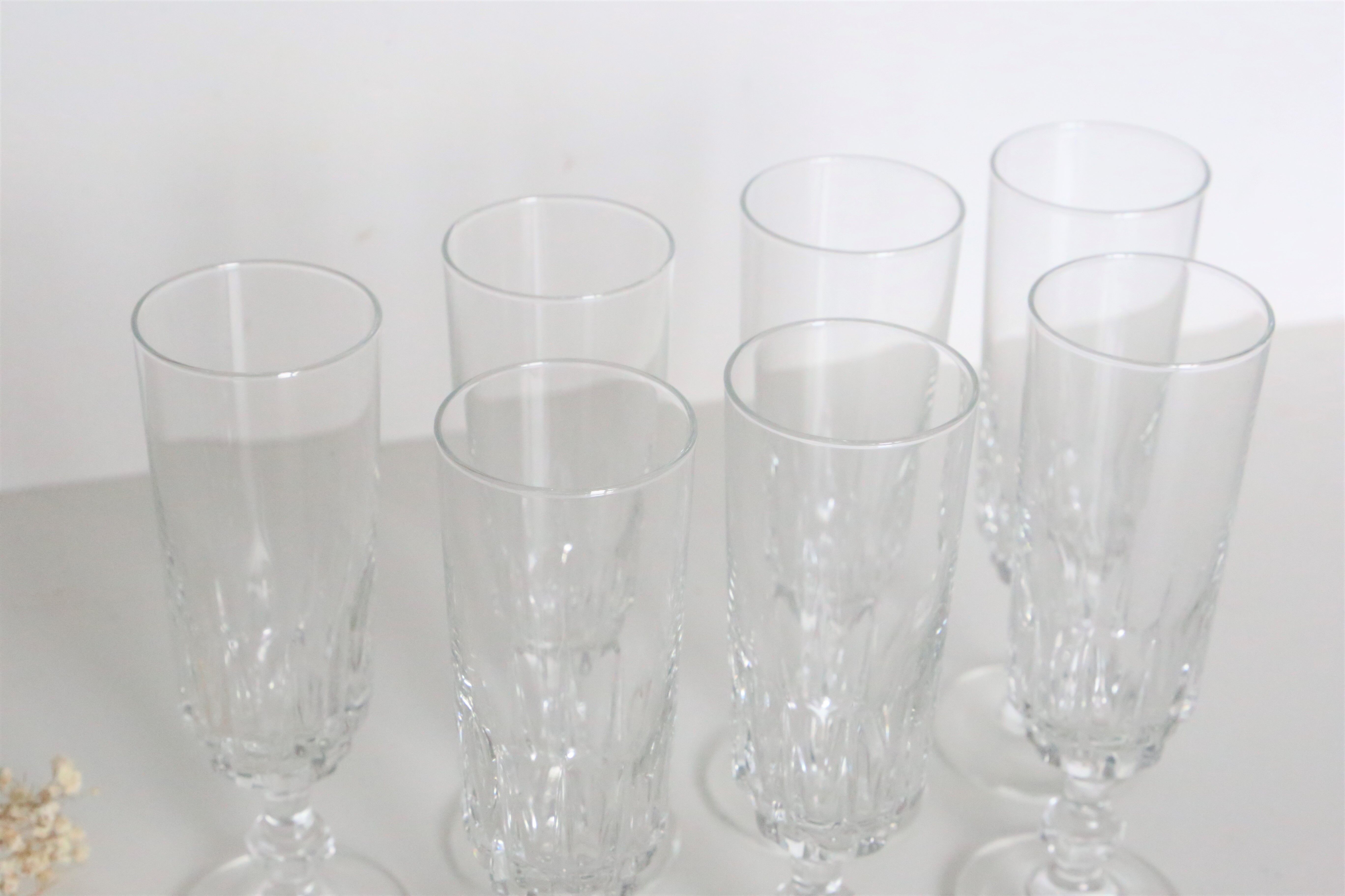 Ensemble de 7 flutes à champagne, verre, vintage