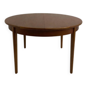 Vintage extendable table by Jentique