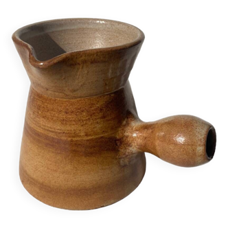 Small stoneware pitcher / saucier