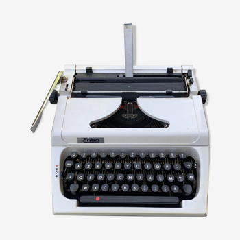 Machine à écrire erika modèle 158