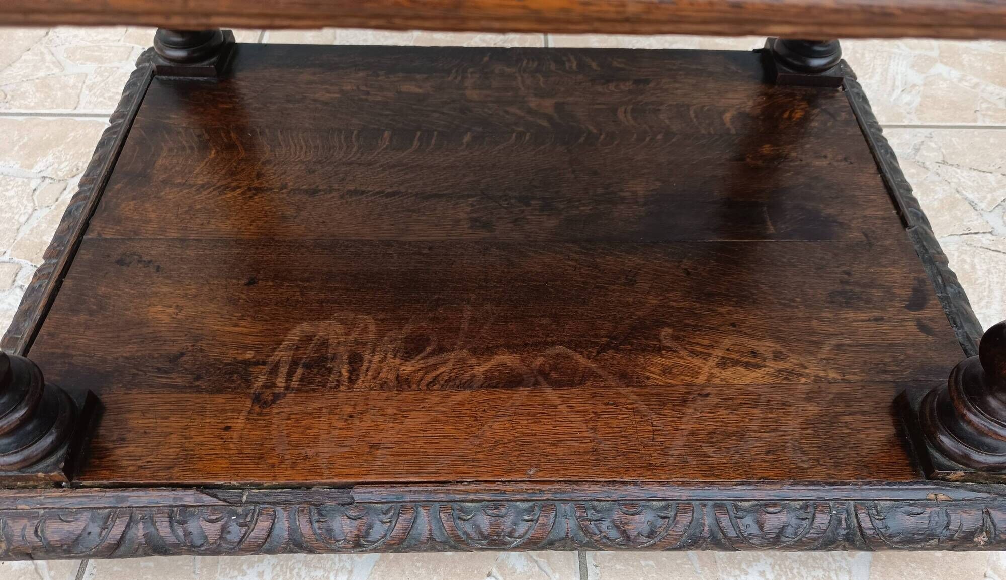 High Louis XIII writing desk in oak, 19th century.