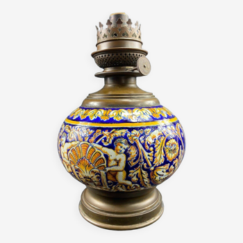 Lampe à pétrole en faïence de Gien XIXe décor Renaissance italienne aux putti