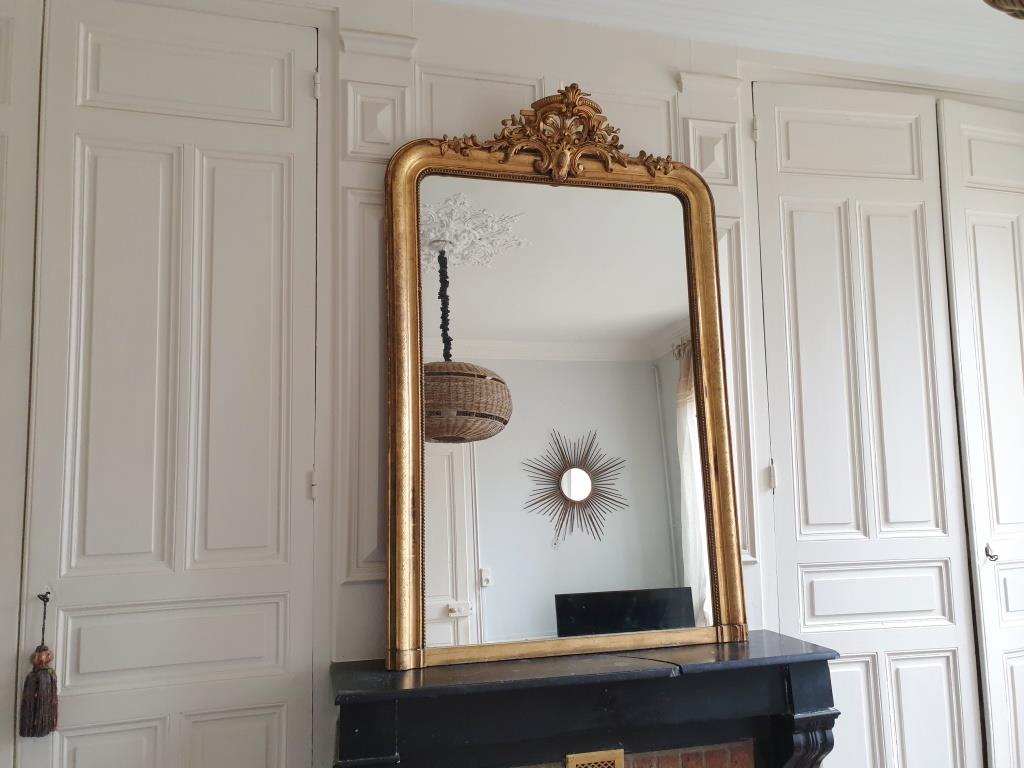 Golden mirror with pediment 98x151cm