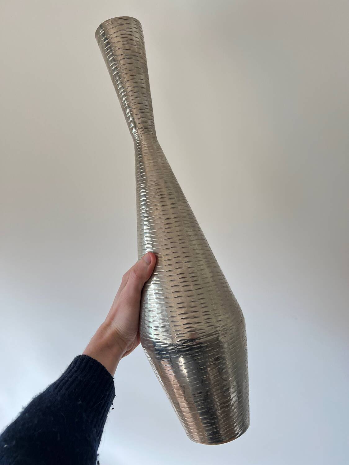 Vase losange en métal griffé argenté