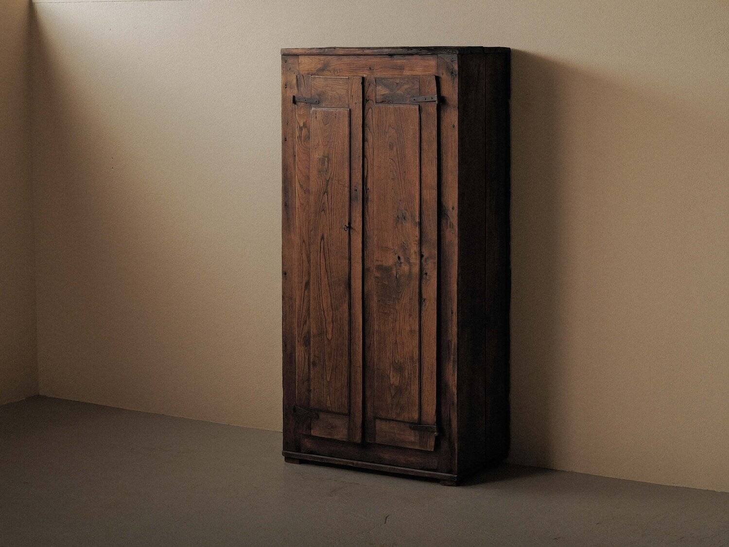 Antique mountain wardrobe in solid oak – 19th century