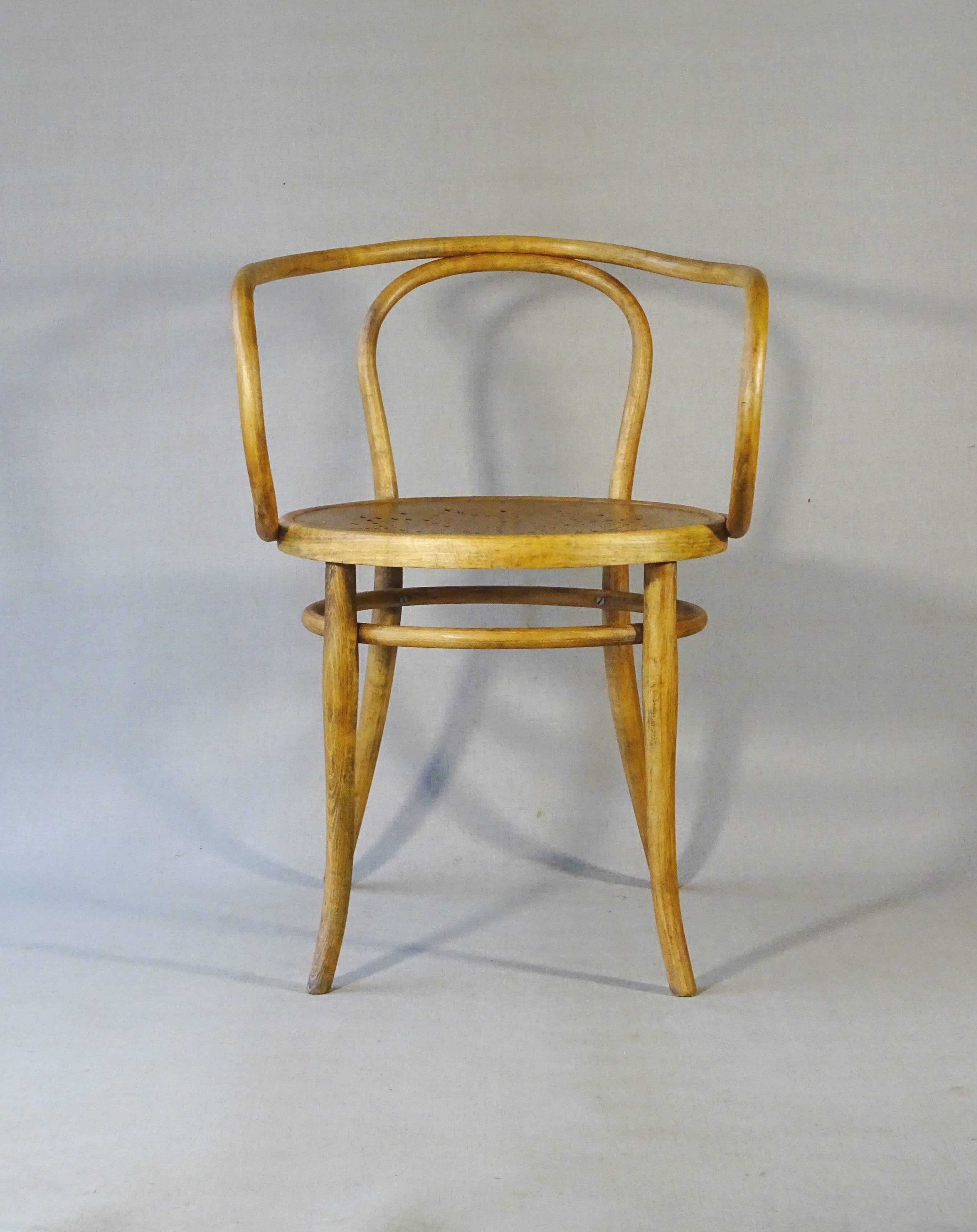 Fauteuil Thonet "Le Corbusier", vers 1905 assise bois à étoile