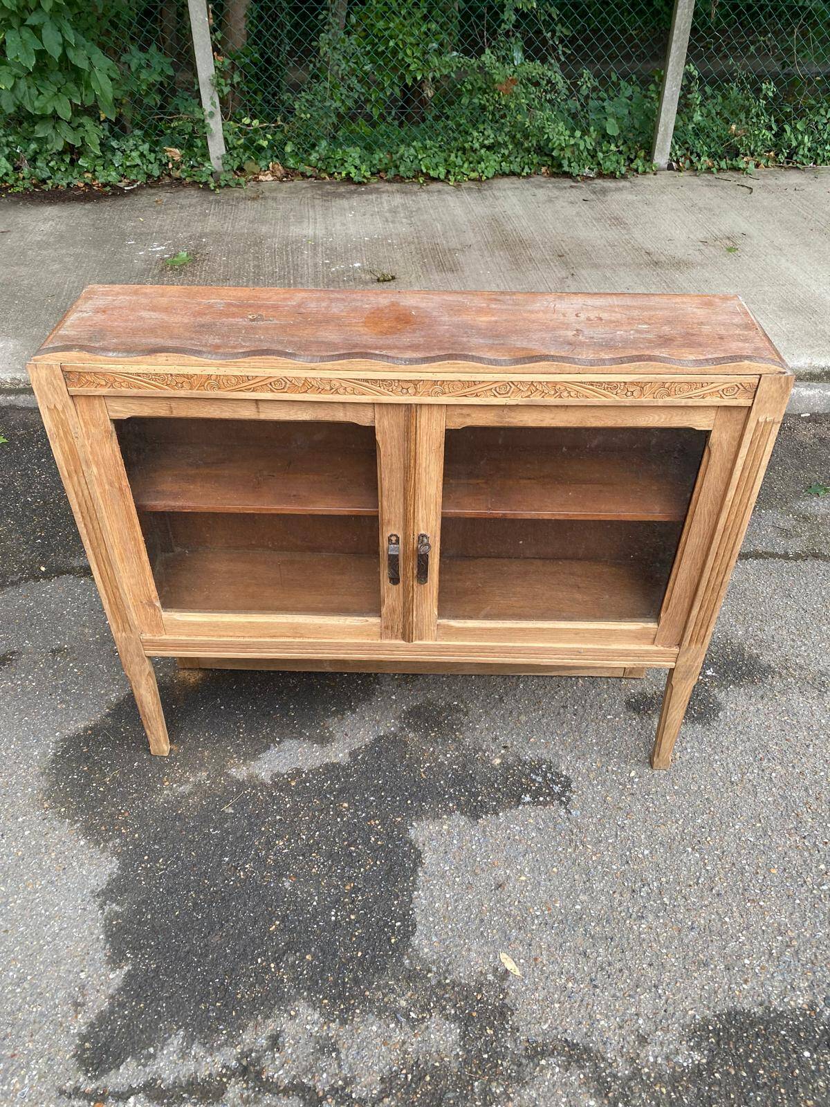 Vitrine vaisselier vintage en bois massif art déco 1950