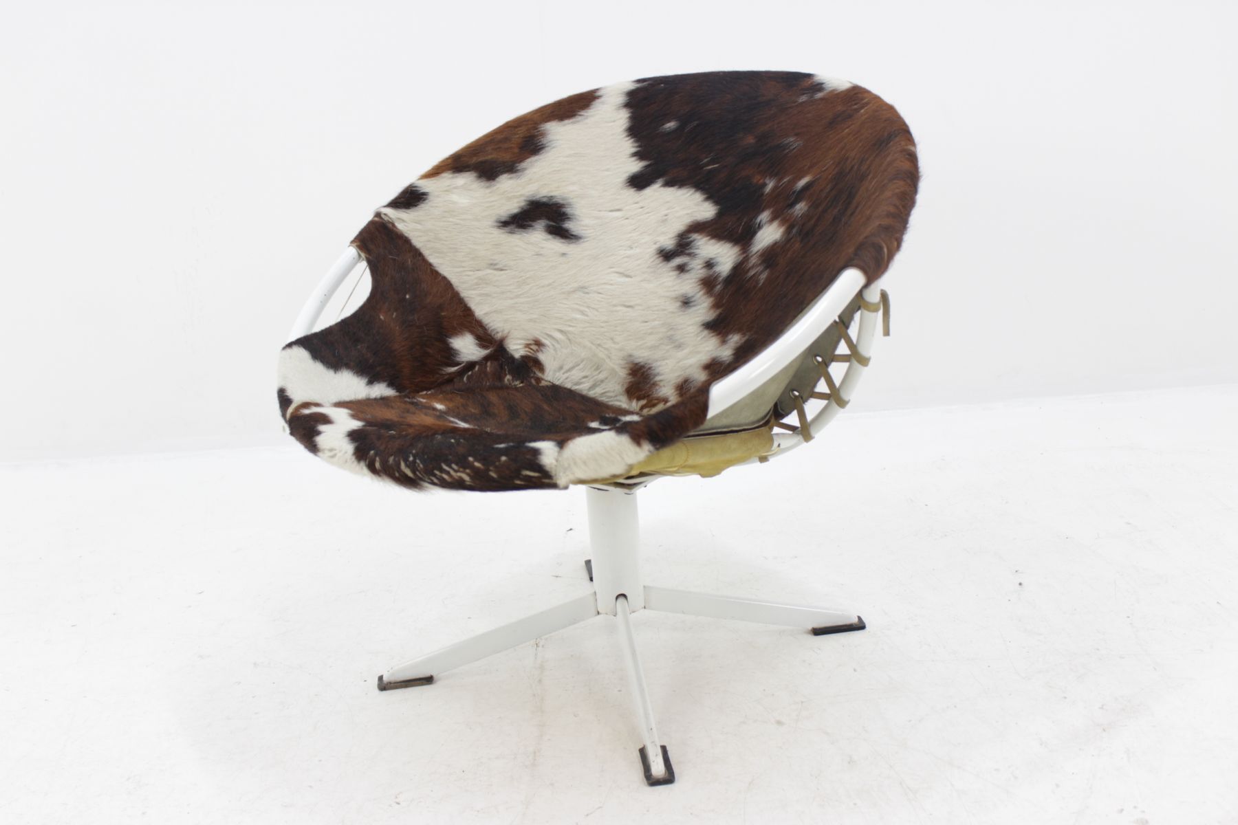 Chaise circle en cuir de vachette de Lusch Erzeugnis 1960s