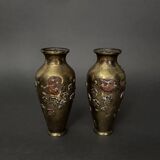 Pair of Japanese vases in chiselled bronze with inlaid bird decoration.