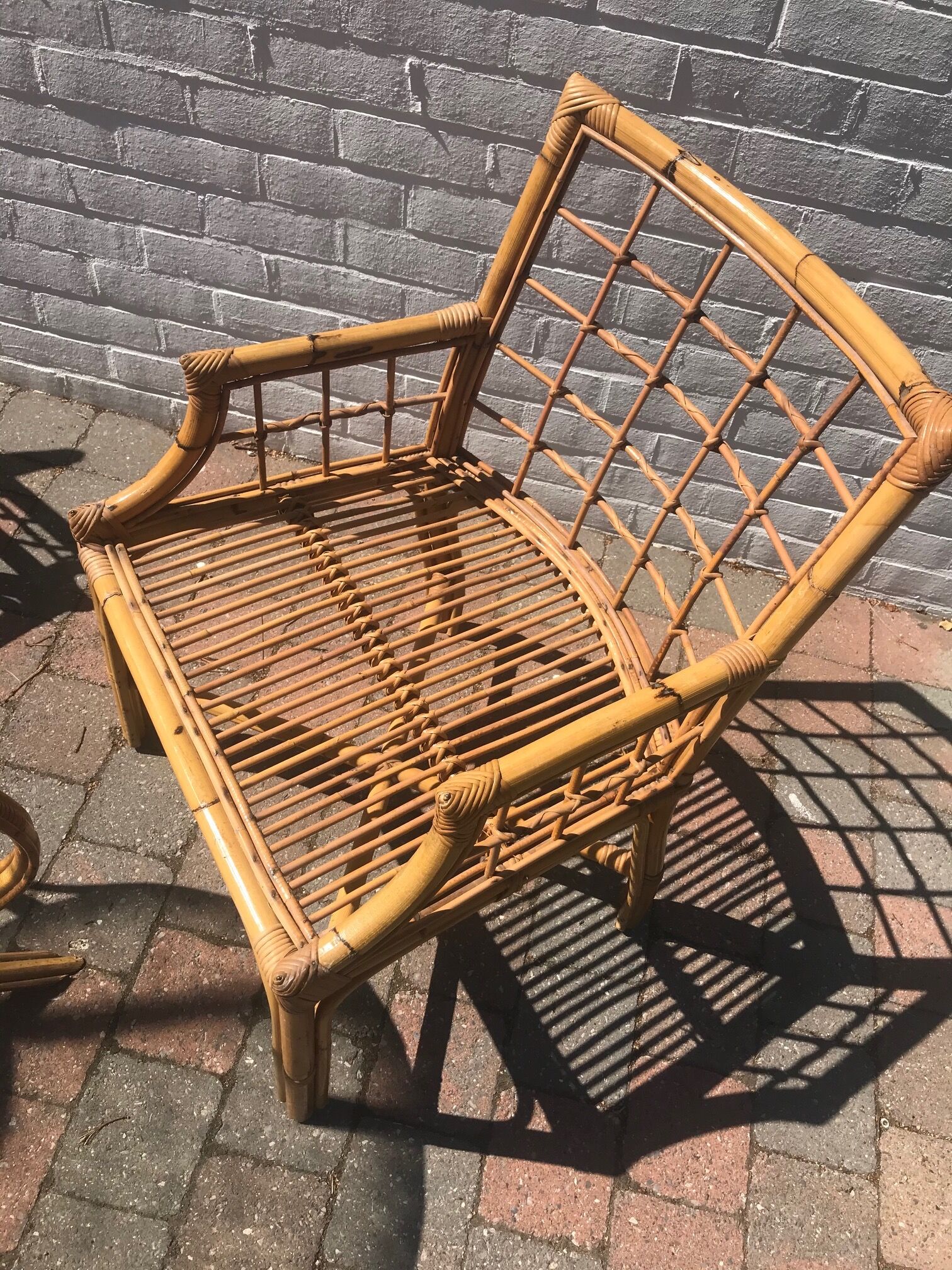Ensemble de 2 chaises et table en rotin