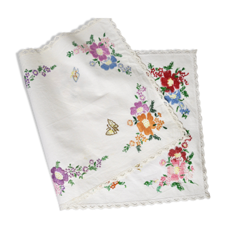 Hand embroidered napperon