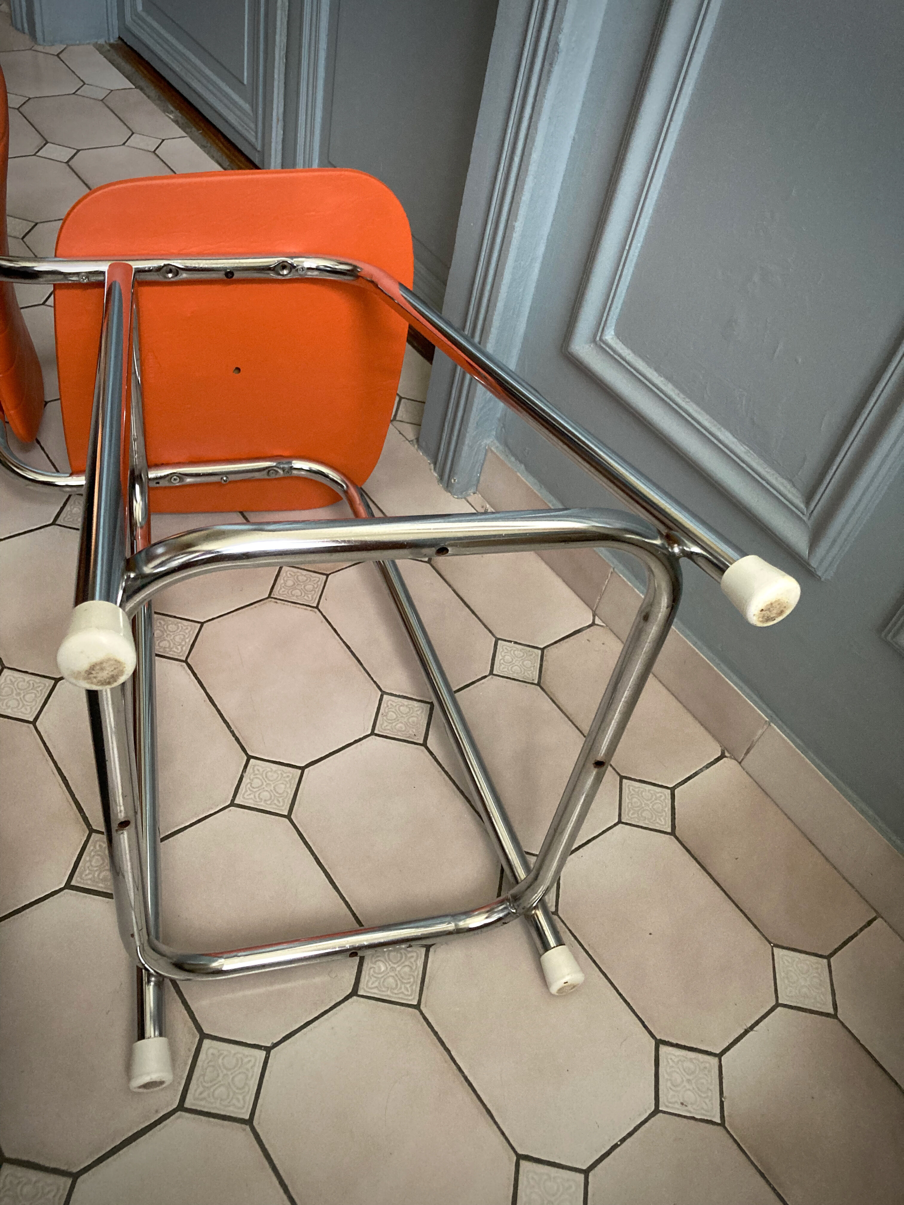 Duo of chair and stool 1970 orange and chromes