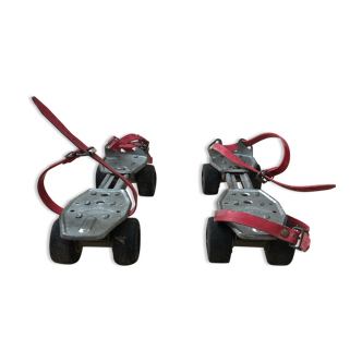 Old pair of roller skates midonn metal grey