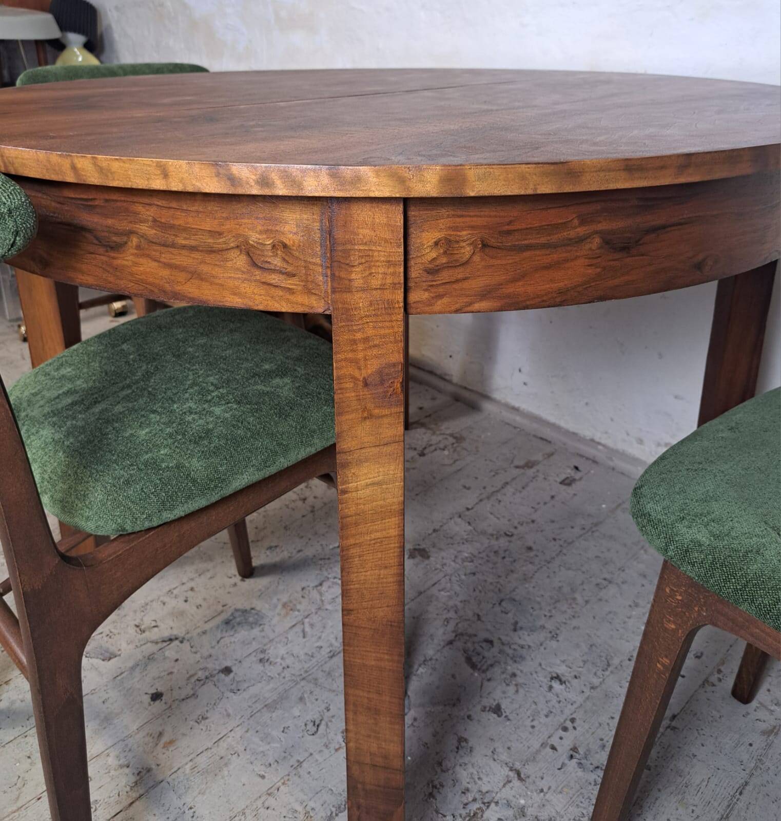 Table ronde extensible Art déco des années 1950, rénovée