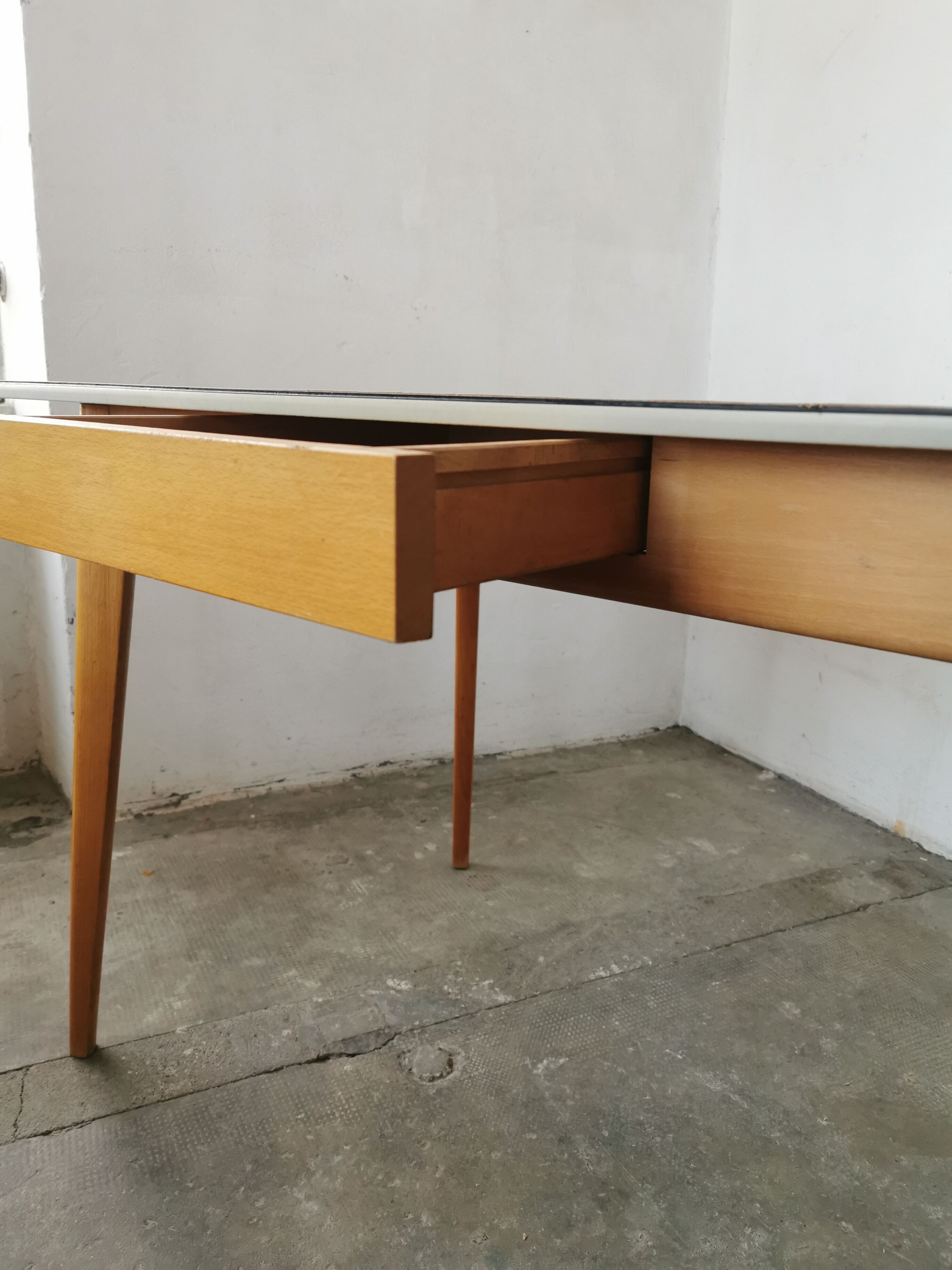 Vintage table in formica and wood, compass leg