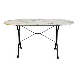 Table de bistrot parisienne