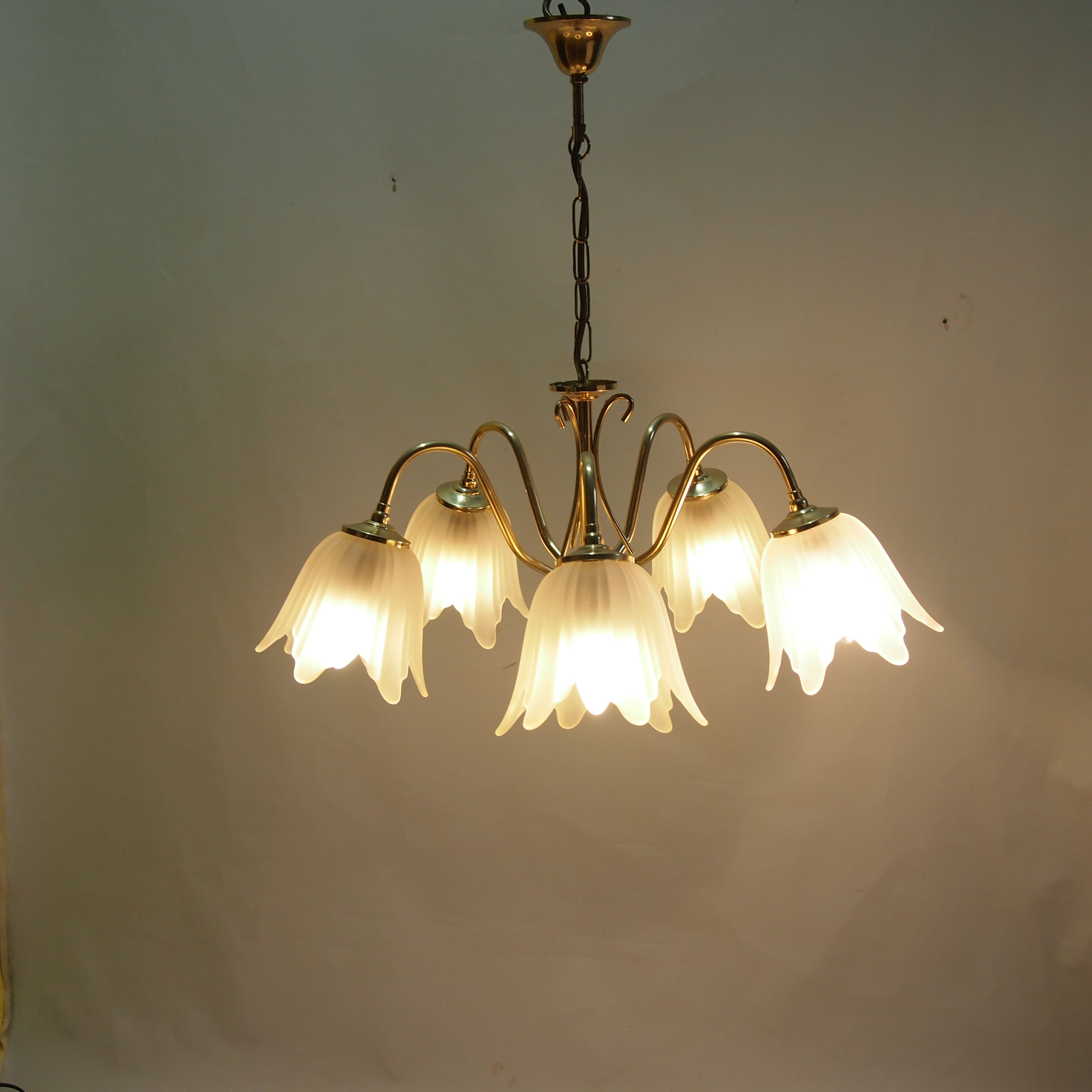 Five-branched luster /brass/tulips/vintage