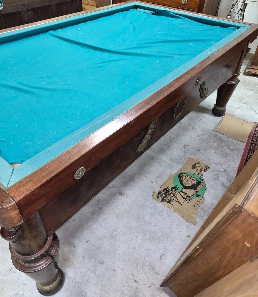 French billiards from the Empire period in mahogany, resting on four legs.