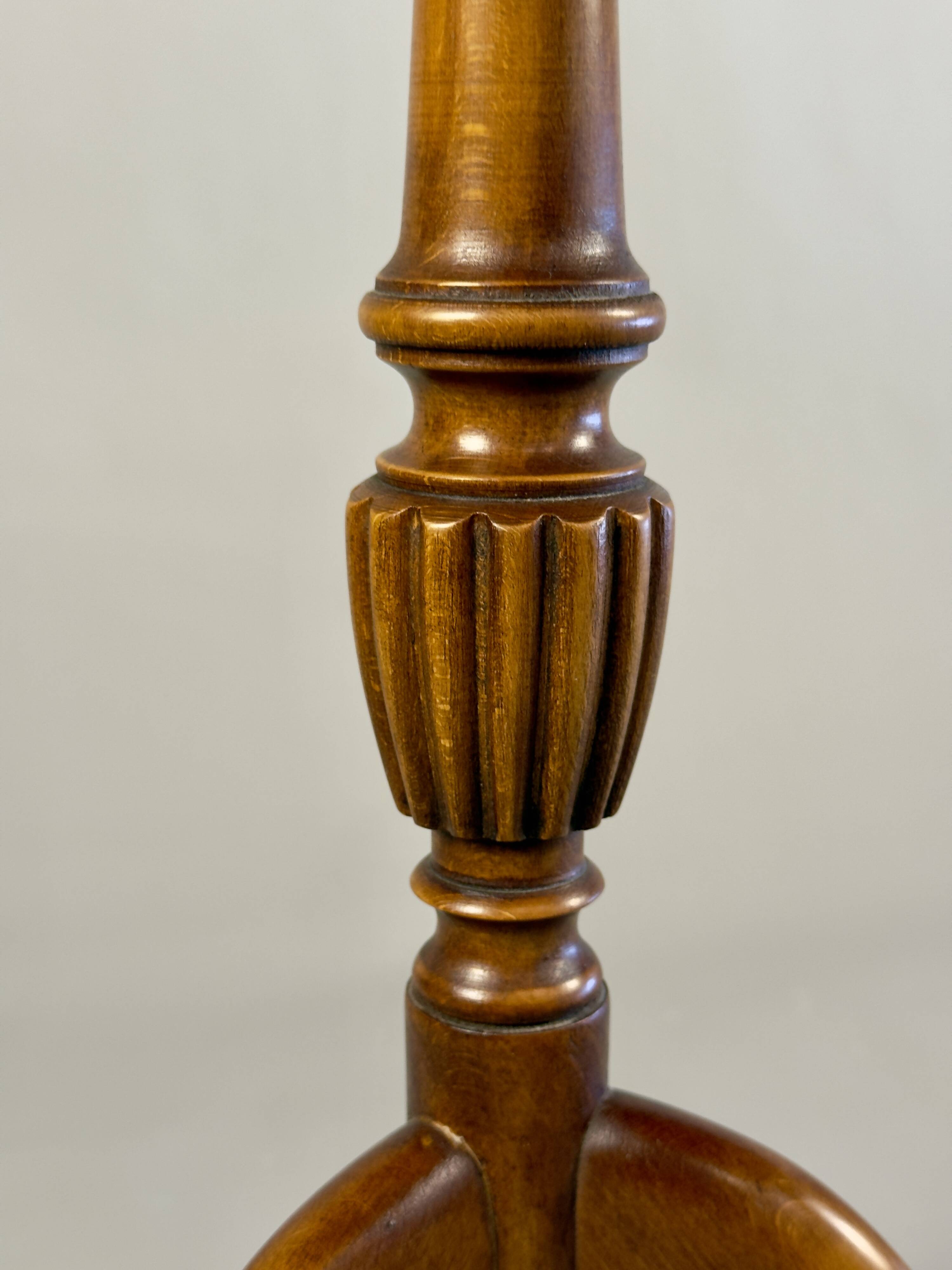Table d'appoint sur pied vintage
