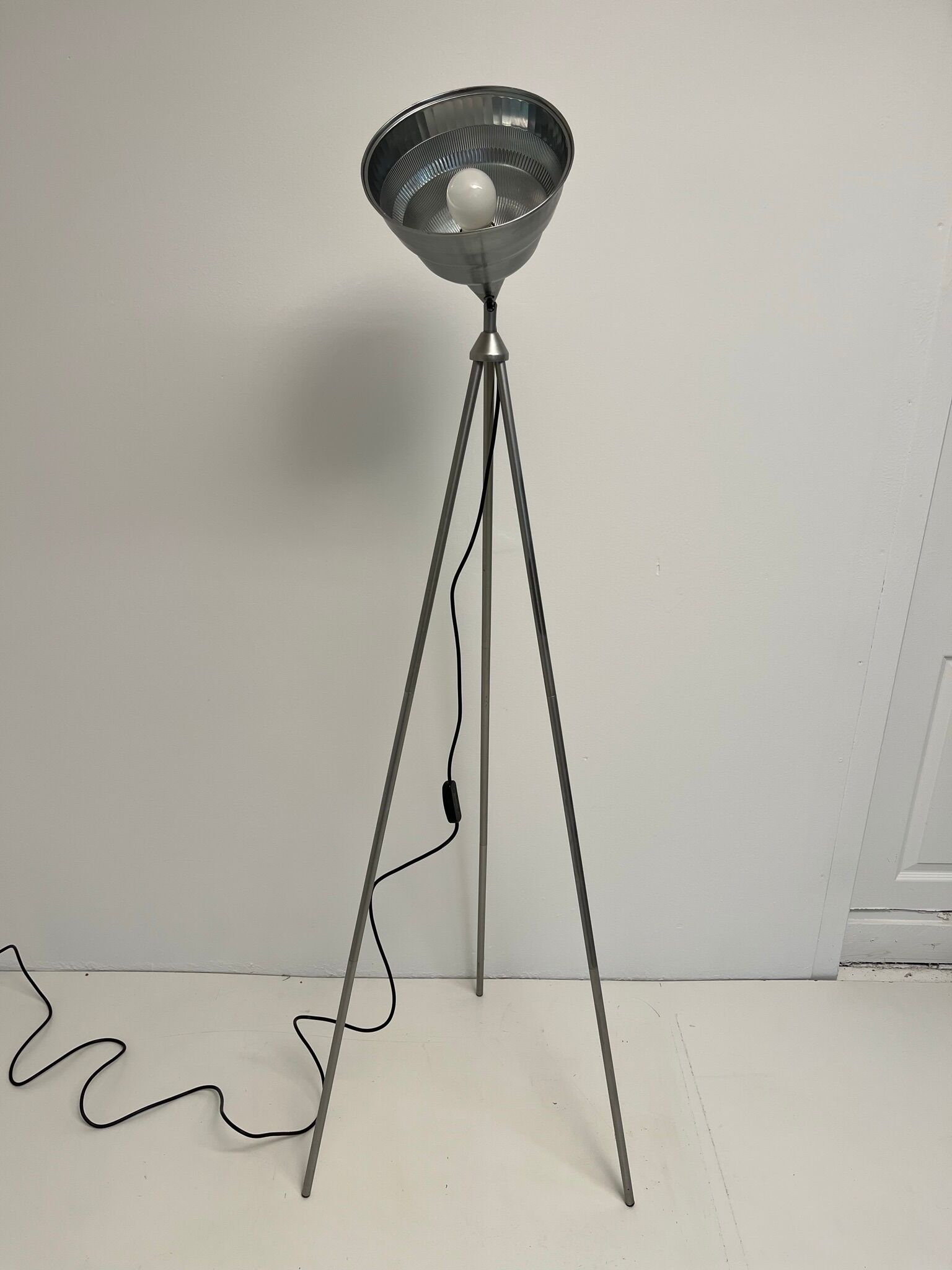 Lampadaire trépied abat-jour métal