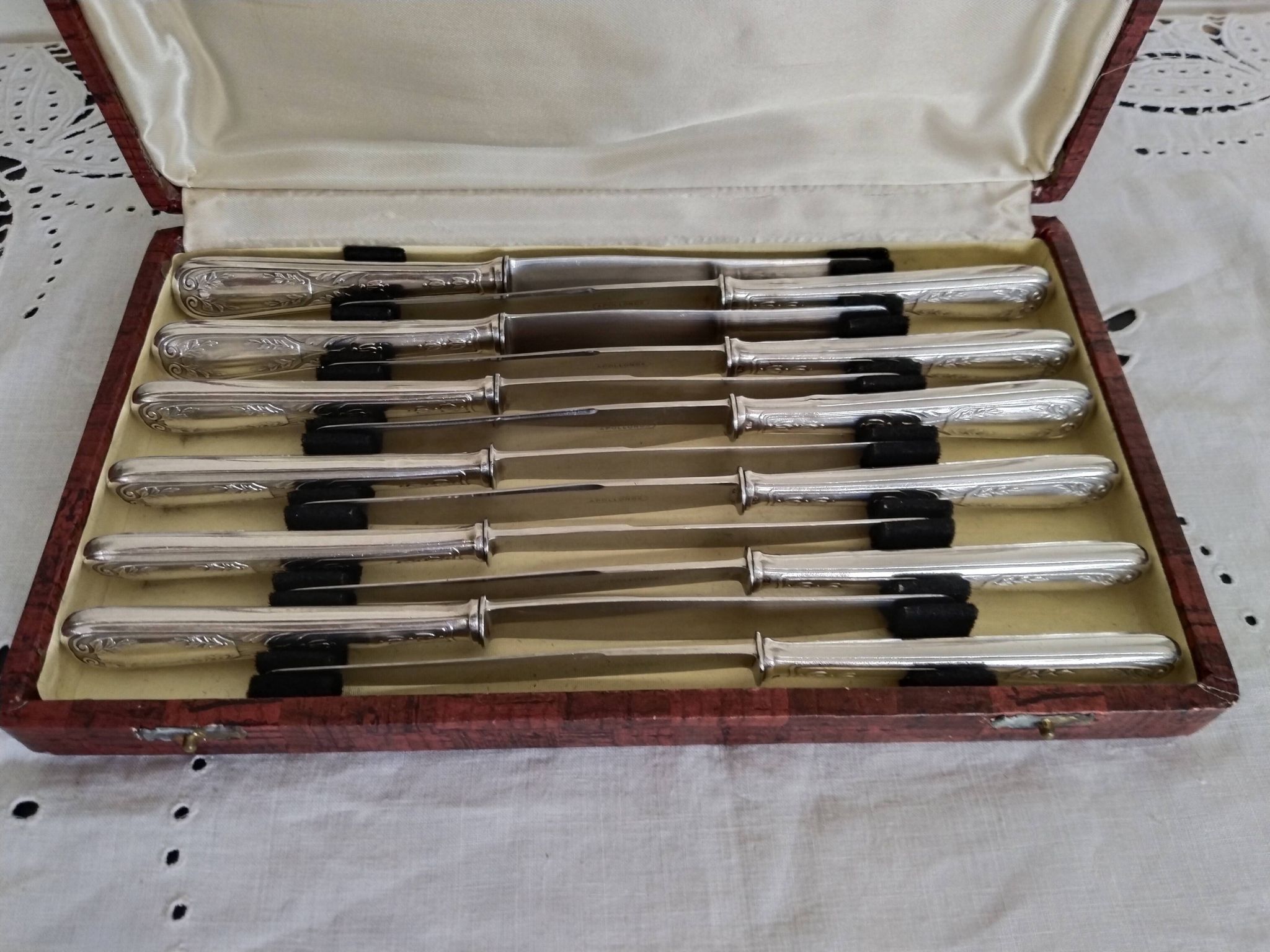 Set of 12 vintage knives, stainless steel blade and silver handle + box