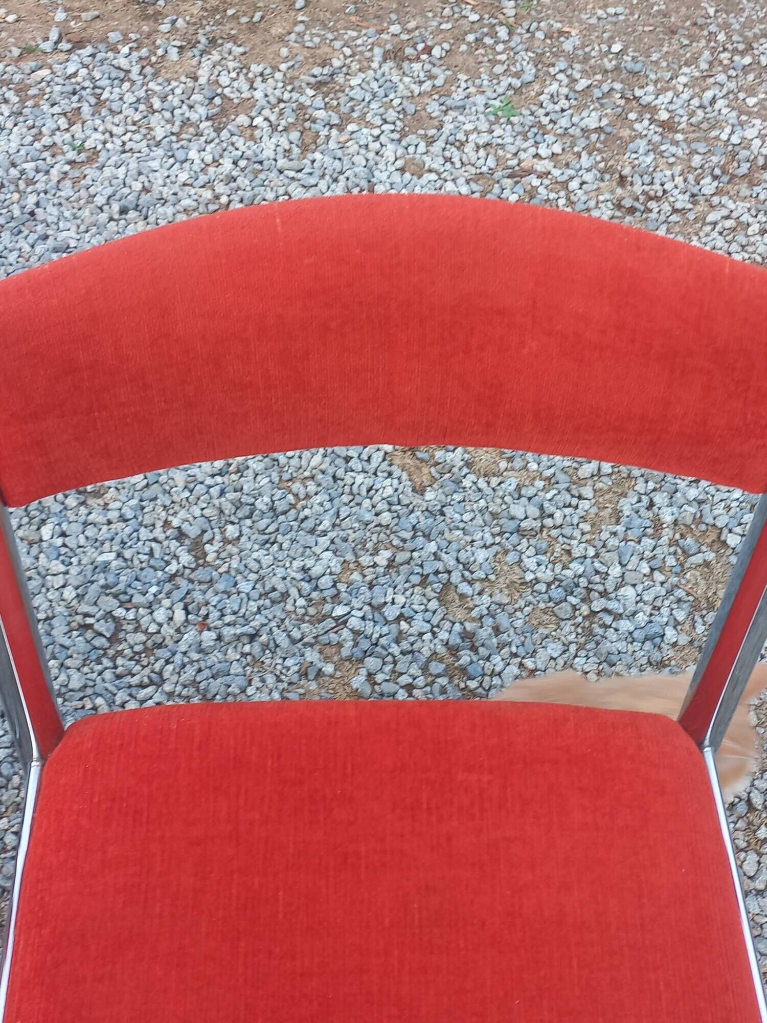 Pair of designer chairs in chrome metal and orange velvet from the 1970s.