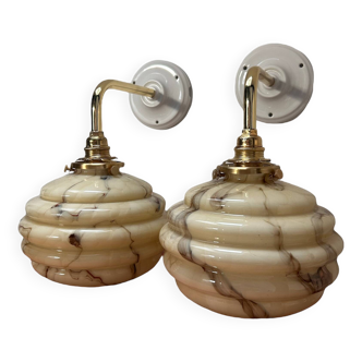 Paire d’appliques murales vintage globes en opaline marbrée