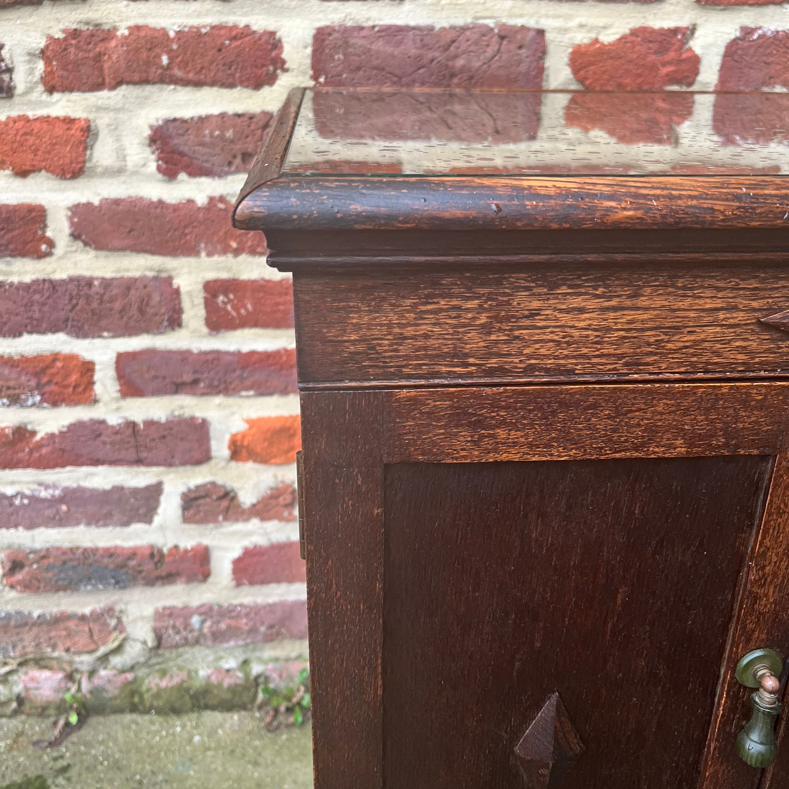 Gramophone cabinet