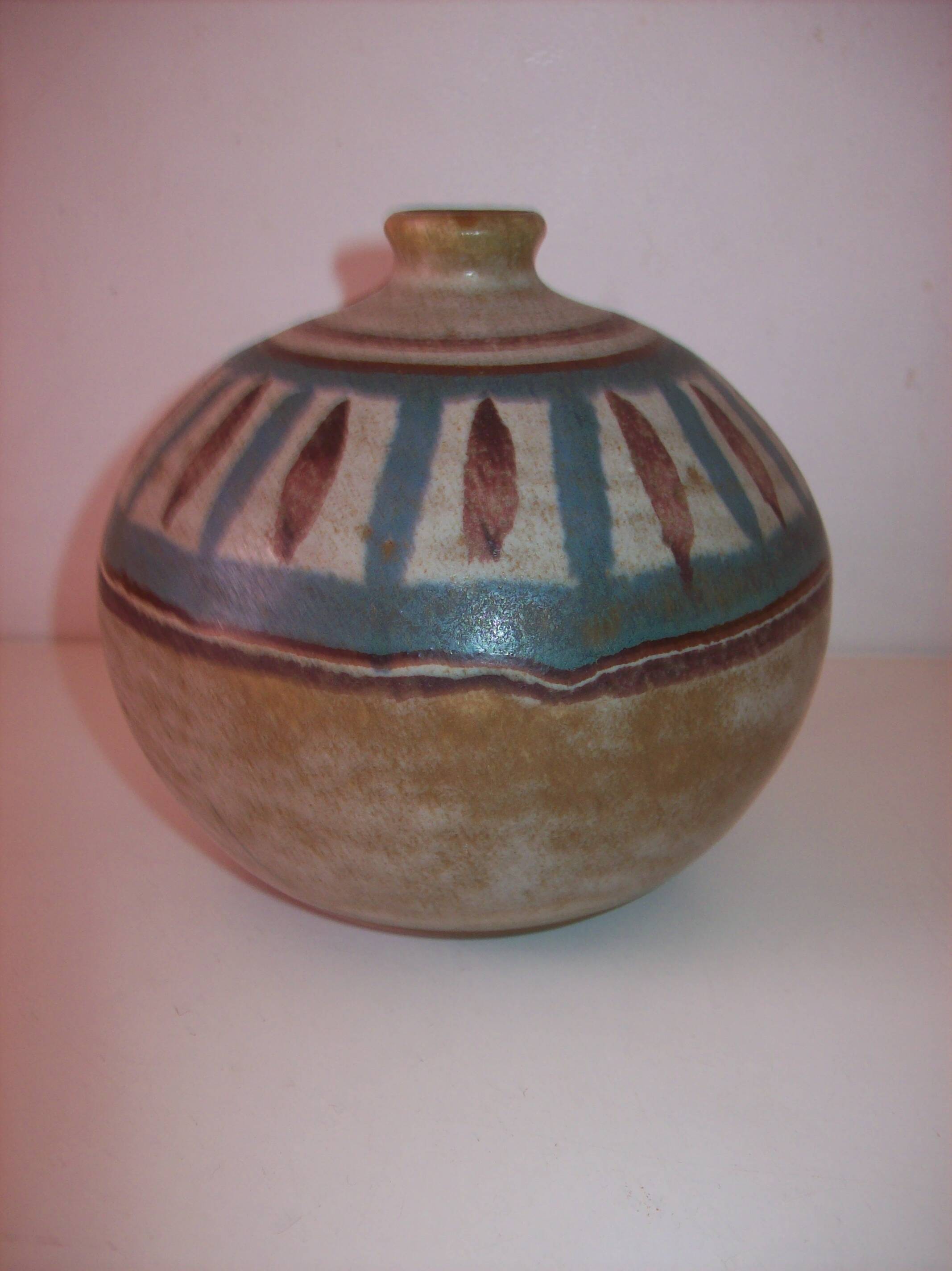 Vase boule en grès vintage signé Kamini